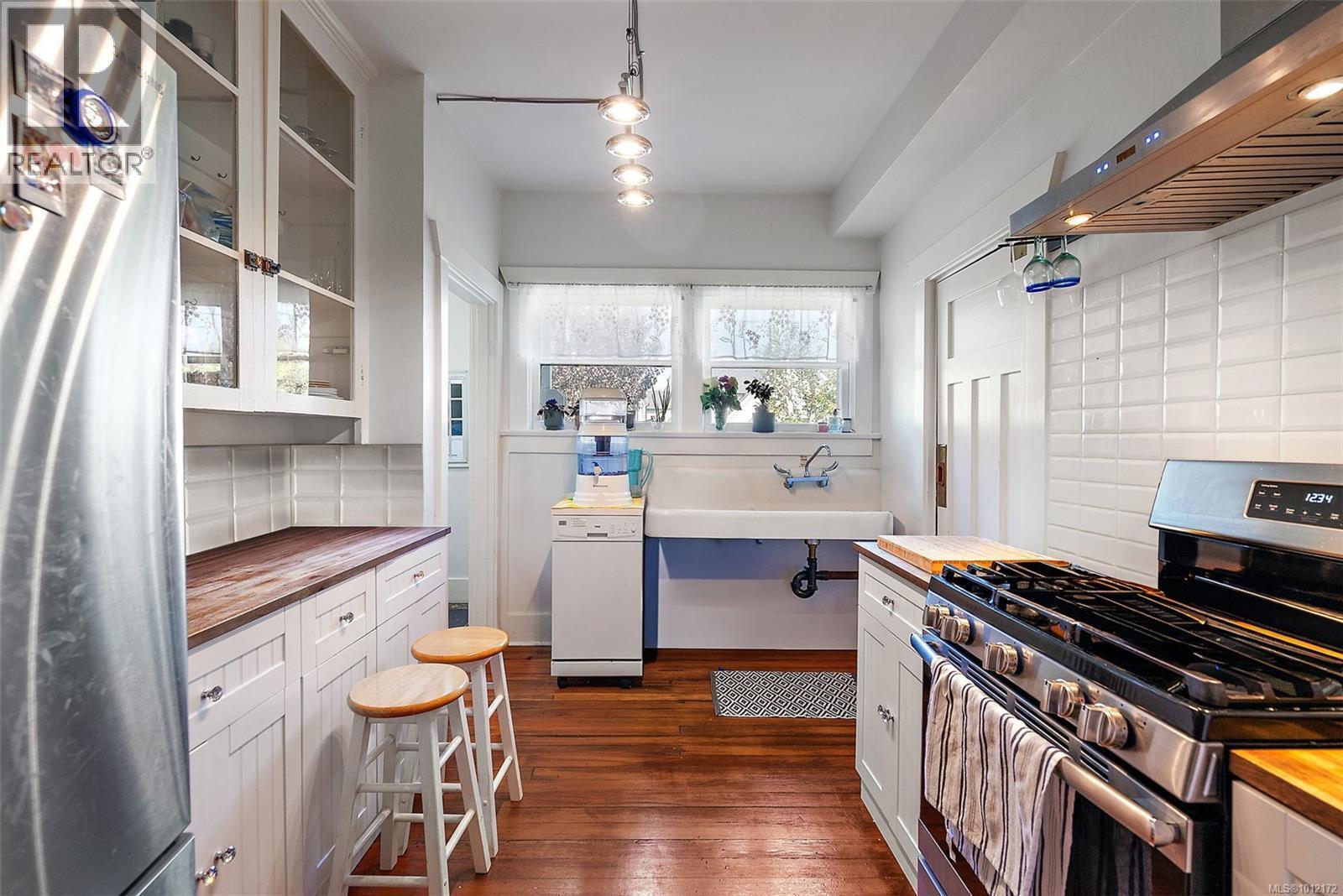 SIDNEY, British Columbia, V8L 2W2, CA, 5 Bedrooms Bedrooms, ,5 BathroomsBathrooms,Residential,For Sale,1949538