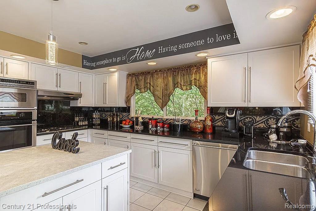 OrchardLake, Michigan, 48323, United States, 5 Bedrooms Bedrooms, ,5 BathroomsBathrooms,Residential,For Sale,1980200