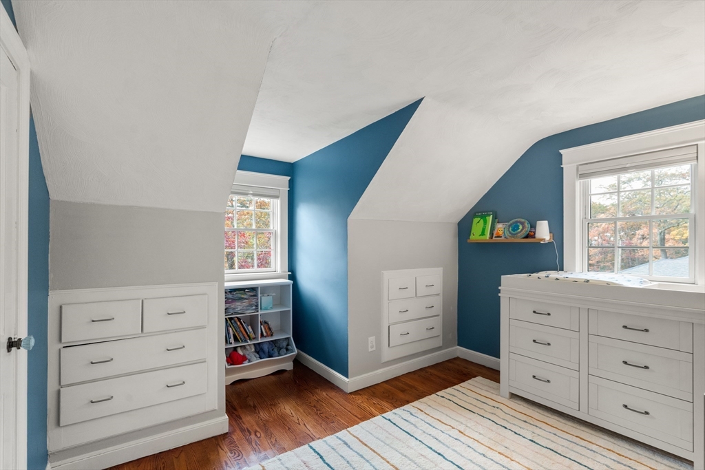 Needham, Massachusetts, 02492, United States, 4 Bedrooms Bedrooms, ,2 BathroomsBathrooms,Residential,For Sale,1987810