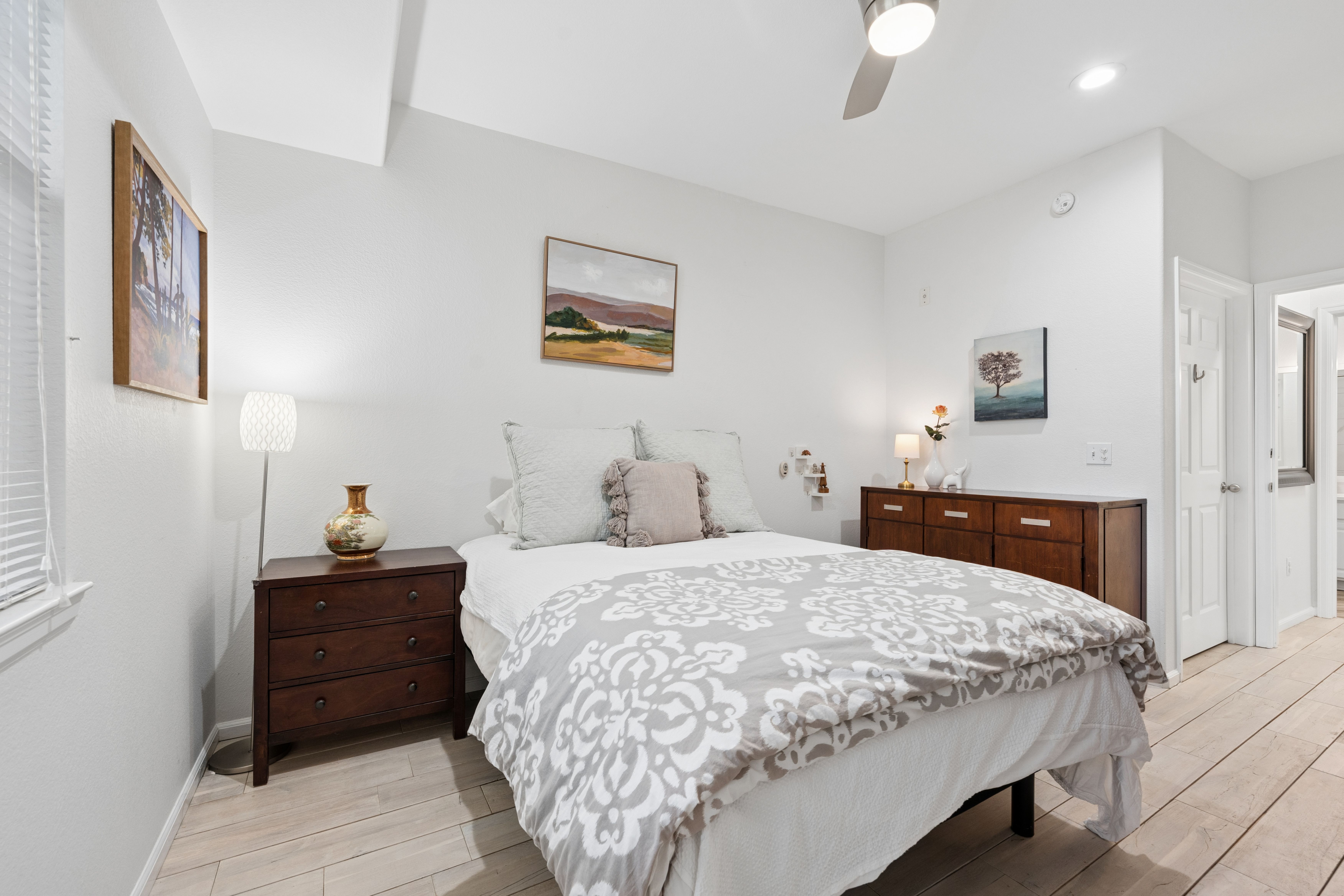  Turnkey Home Offers a Bright and Flexible Floor Plan - 物件實景