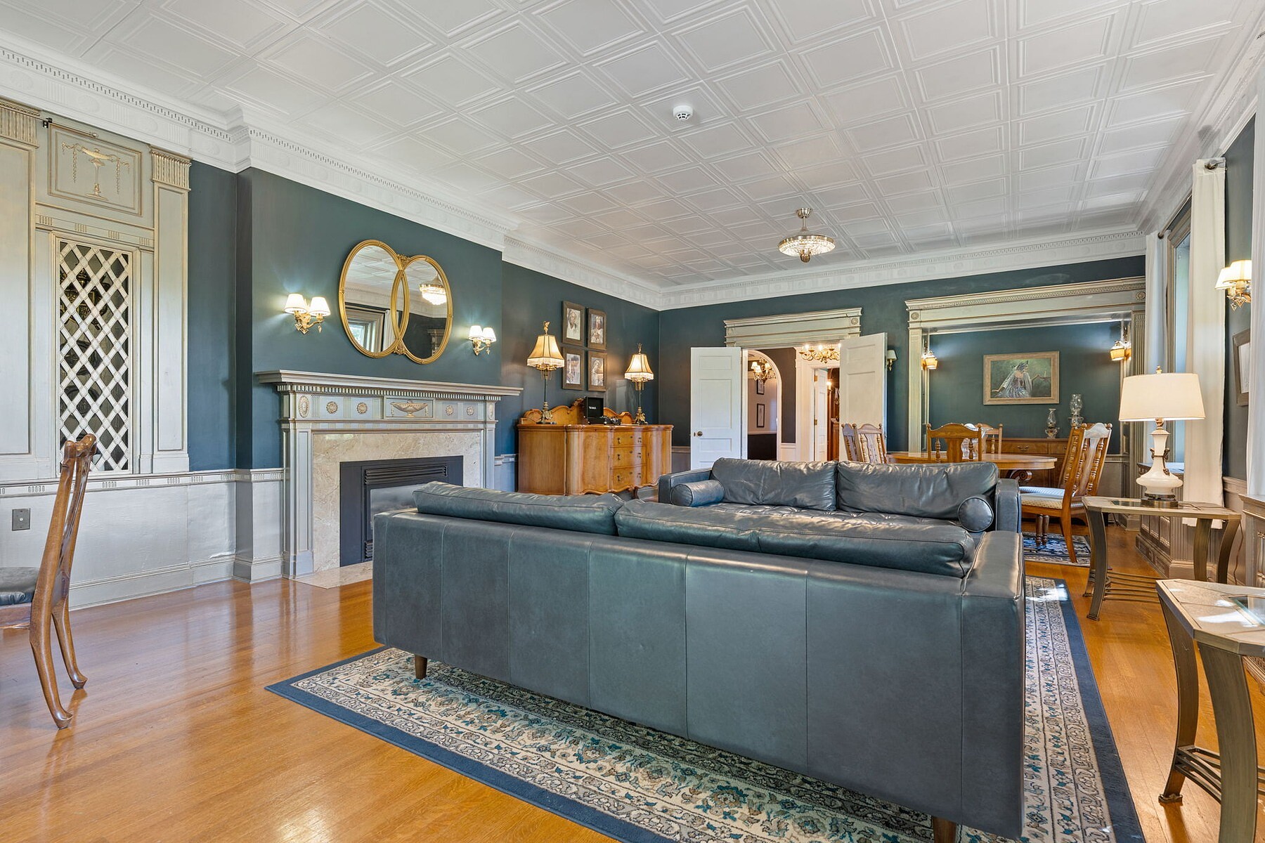  Neo-Classical Revival Home - 物件實景