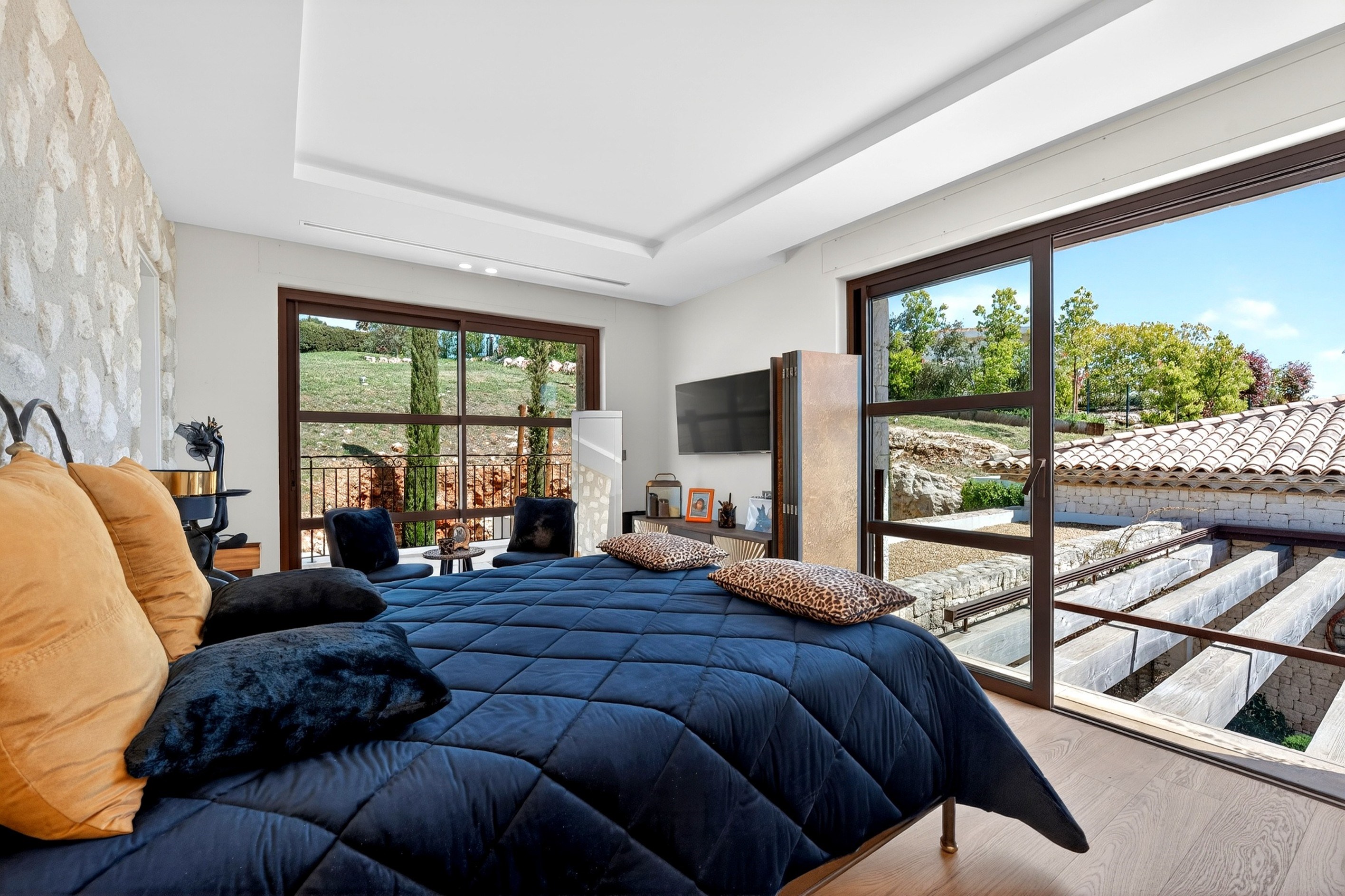  Roquefort-les-Pins villa with pool, 4 bedrooms and open views near Nice airport… - 物件實景