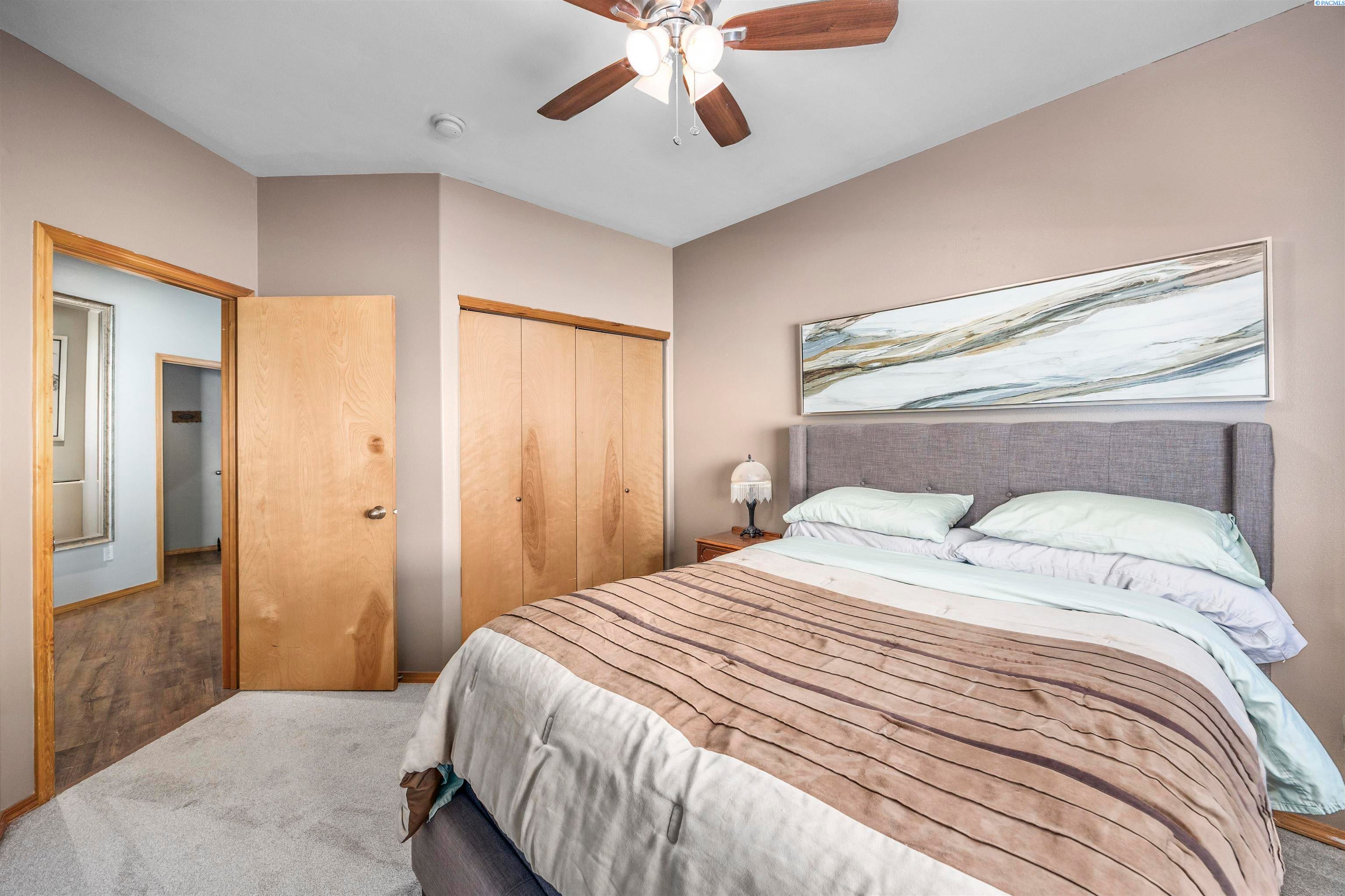 Kennewick, Washington, 99338, United States, 4 Bedrooms Bedrooms, ,2 BathroomsBathrooms,Residential,For Sale,1981833