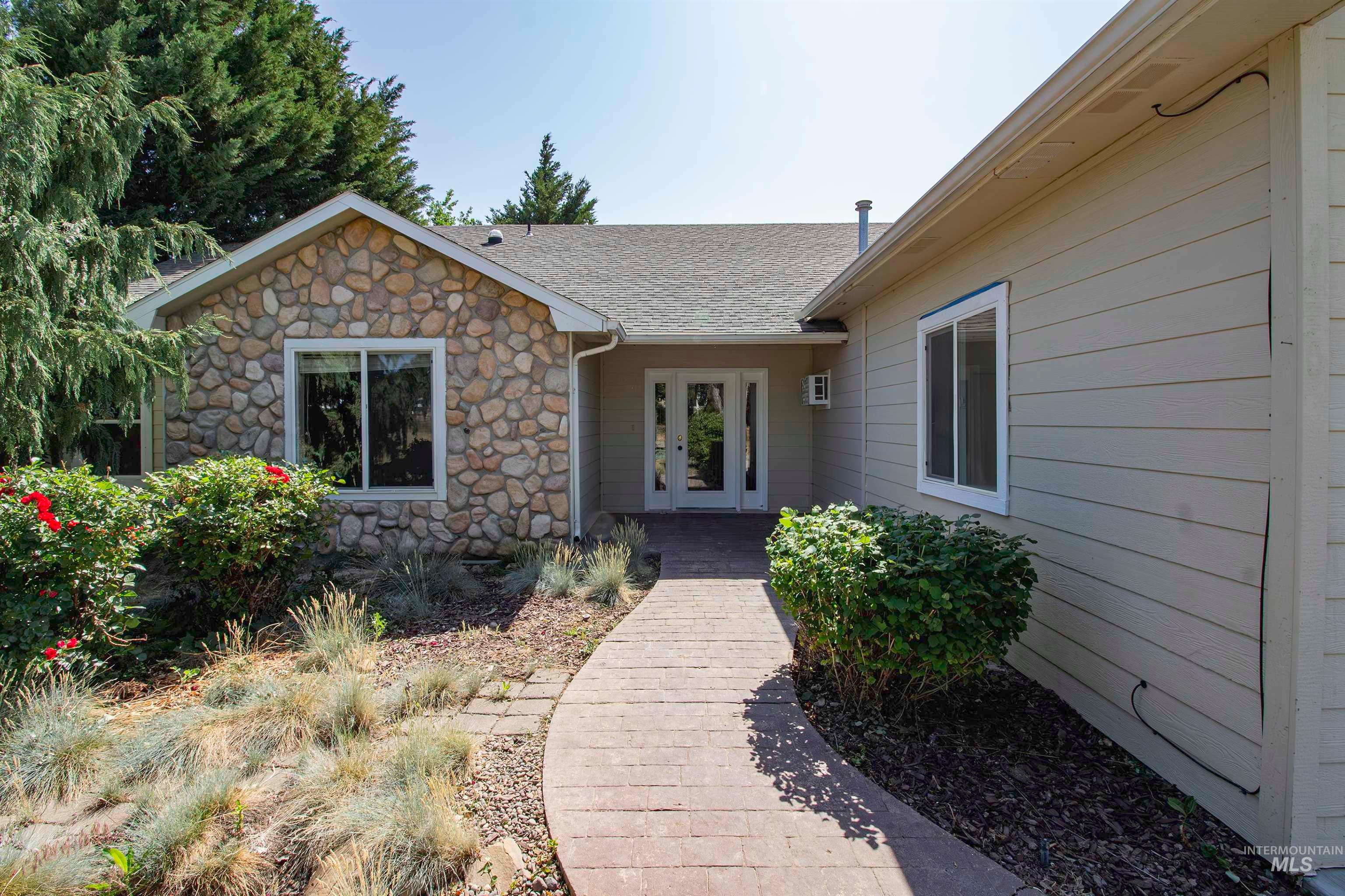 Ontario, Oregon, 97914, United States, 4 Bedrooms Bedrooms, ,3 BathroomsBathrooms,Residential,For Sale,1866488