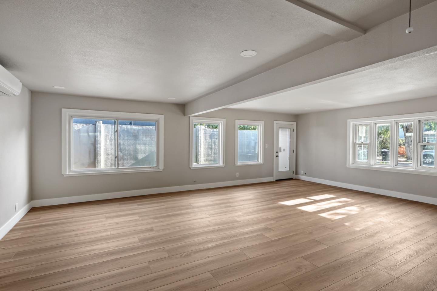 Mountain View, California, 94043, United States, 4 Bedrooms Bedrooms, ,3 BathroomsBathrooms,Residential,For Sale,1992063