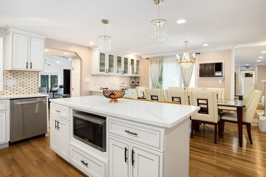 Peabody, Massachusetts, 01960, United States, 3 Bedrooms Bedrooms, ,3 BathroomsBathrooms,Residential,For Sale,1878752