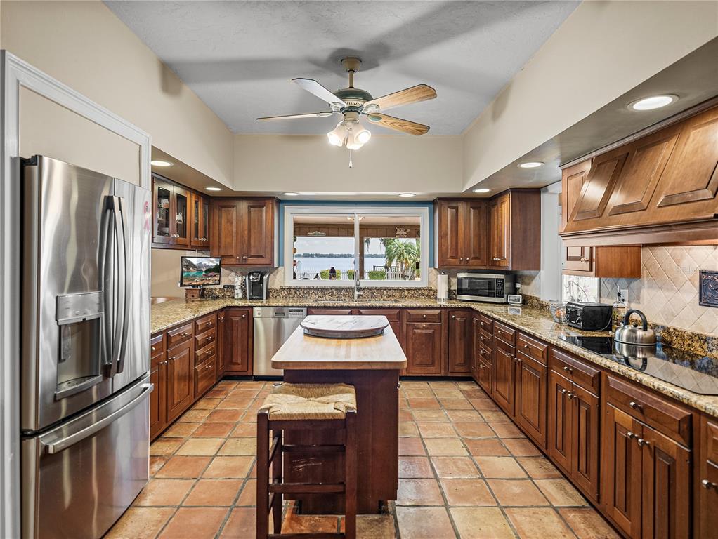 Winter Haven, Florida, 33884, United States, 3 Bedrooms Bedrooms, ,4 BathroomsBathrooms,Residential,For Sale,1895737