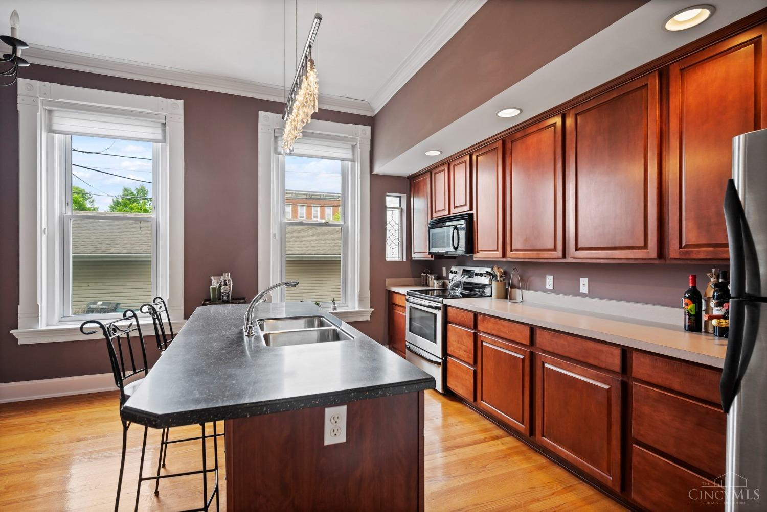 Cincinnati, Ohio, 45219, United States, 4 Bedrooms Bedrooms, ,4 BathroomsBathrooms,Residential,For Sale,1804934