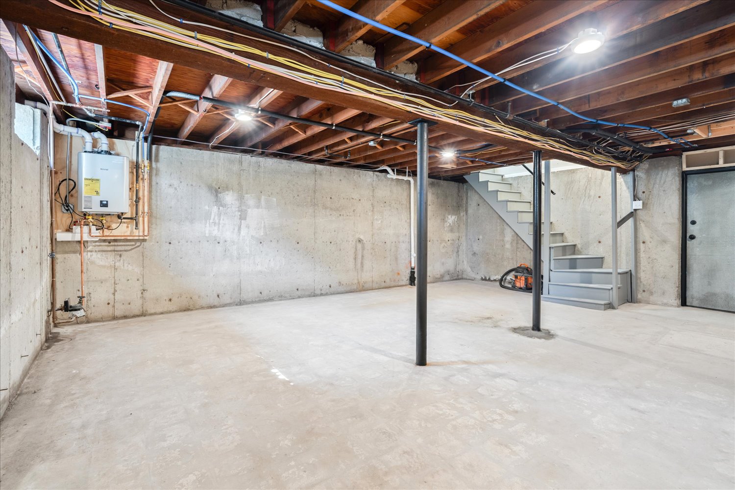 Providence, Rhode Island, 02906, United States, 2 Bedrooms Bedrooms, ,2 BathroomsBathrooms,Residential,For Sale,1943383