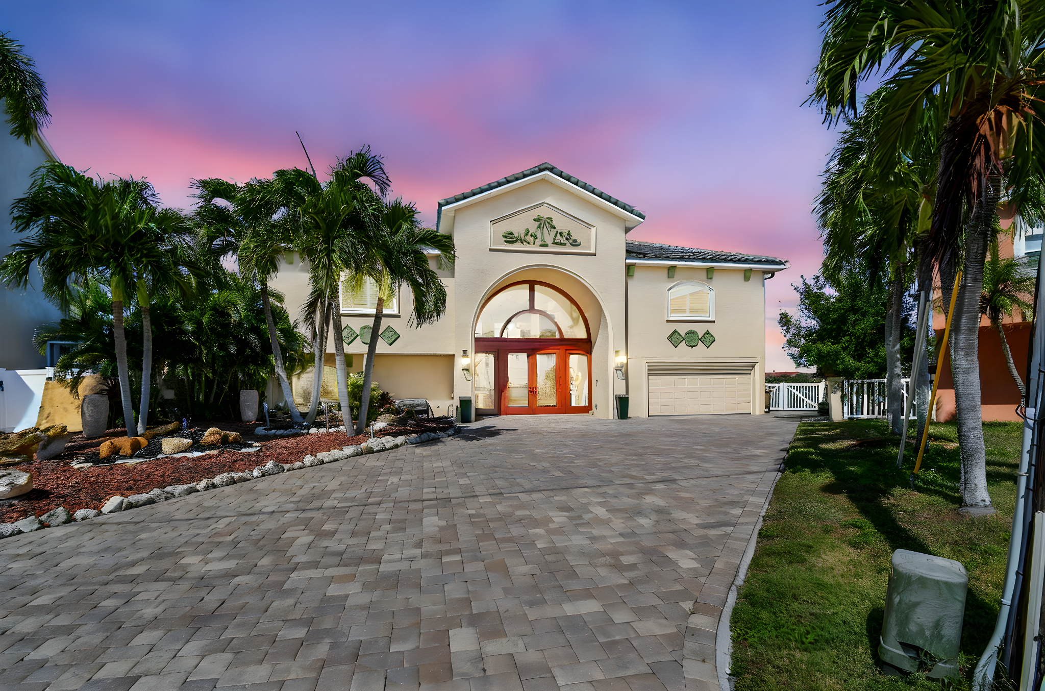 Madeira Beach, Florida, 33708, United States, 6 Bedrooms Bedrooms, ,6 BathroomsBathrooms,Residential,For Sale,1975666