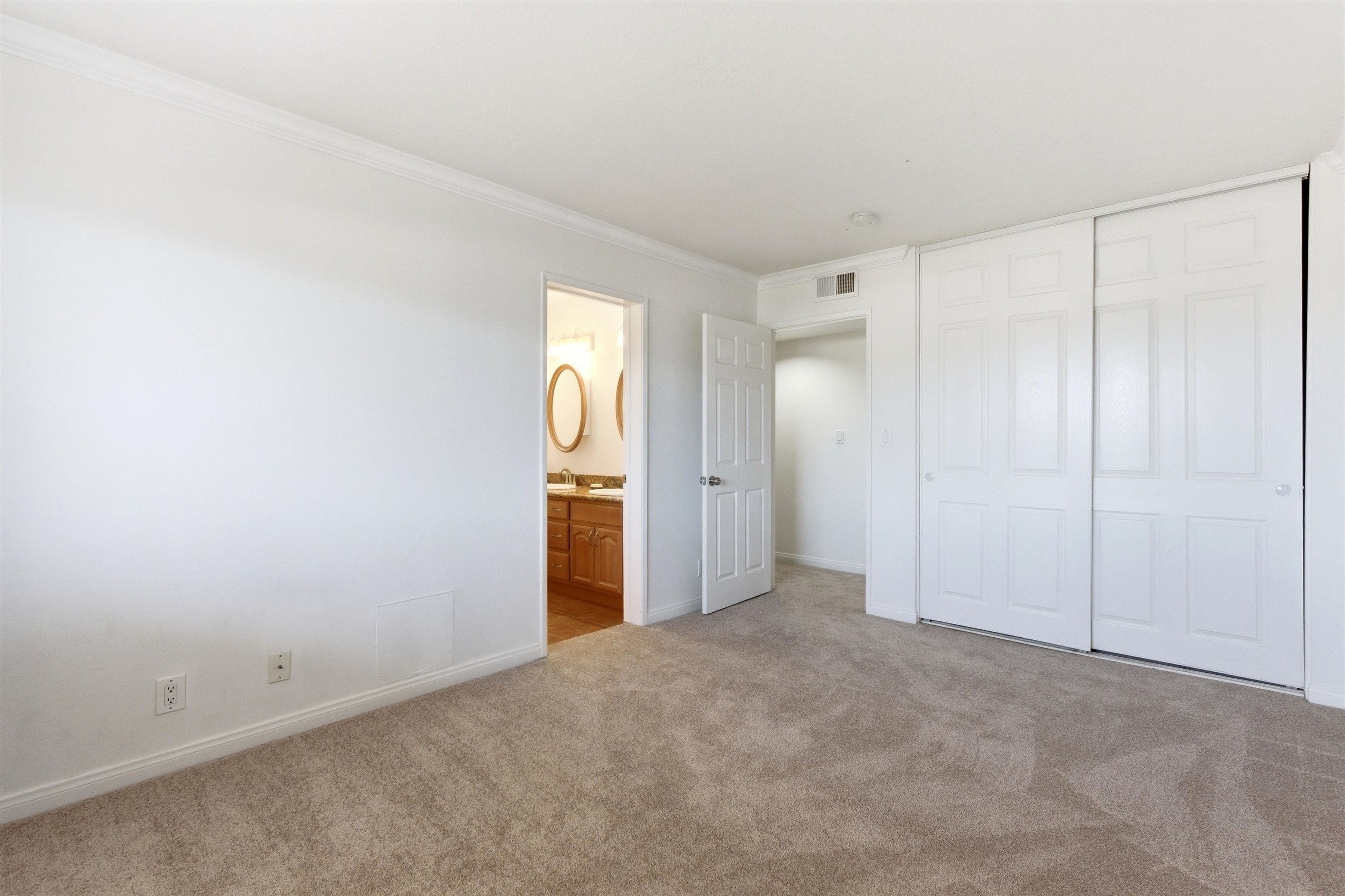  1015 East Spazier Avenue, Unit 205 - 物件實景