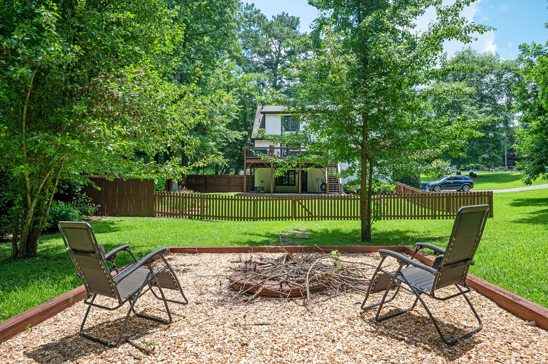  Exceptional Home Nestled on 0.83+/- Acre Picturesque Corner Lot - 物件實景