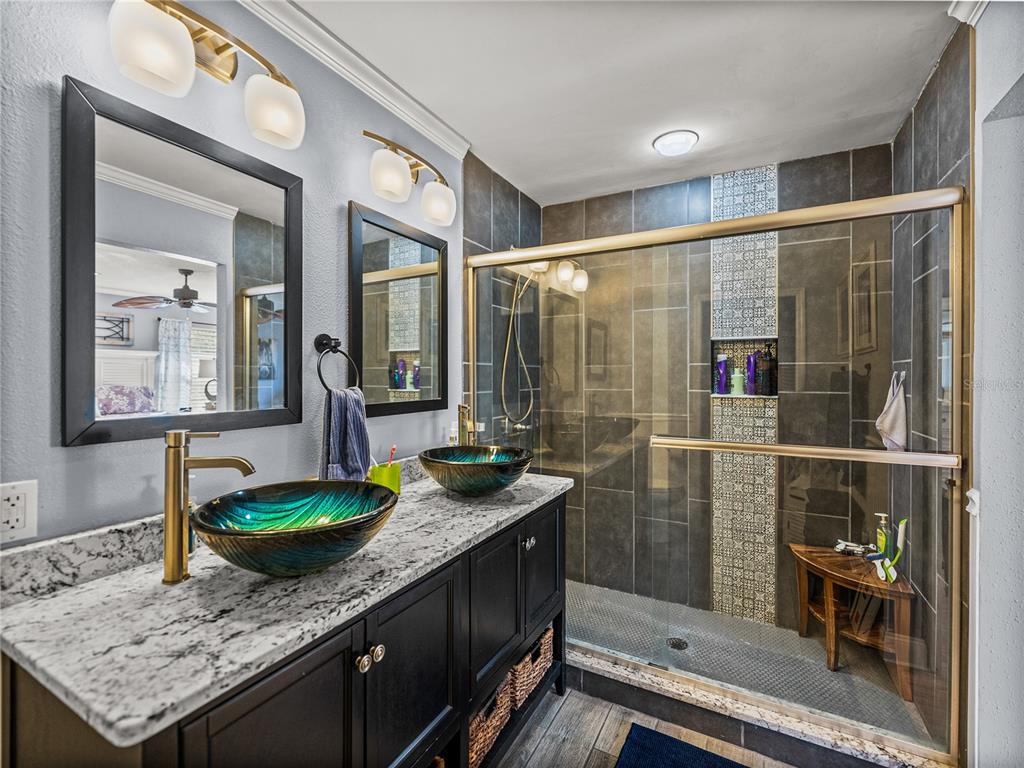 Lakeland, Florida, 33810, United States, 5 Bedrooms Bedrooms, ,4 BathroomsBathrooms,Residential,For Sale,1696884