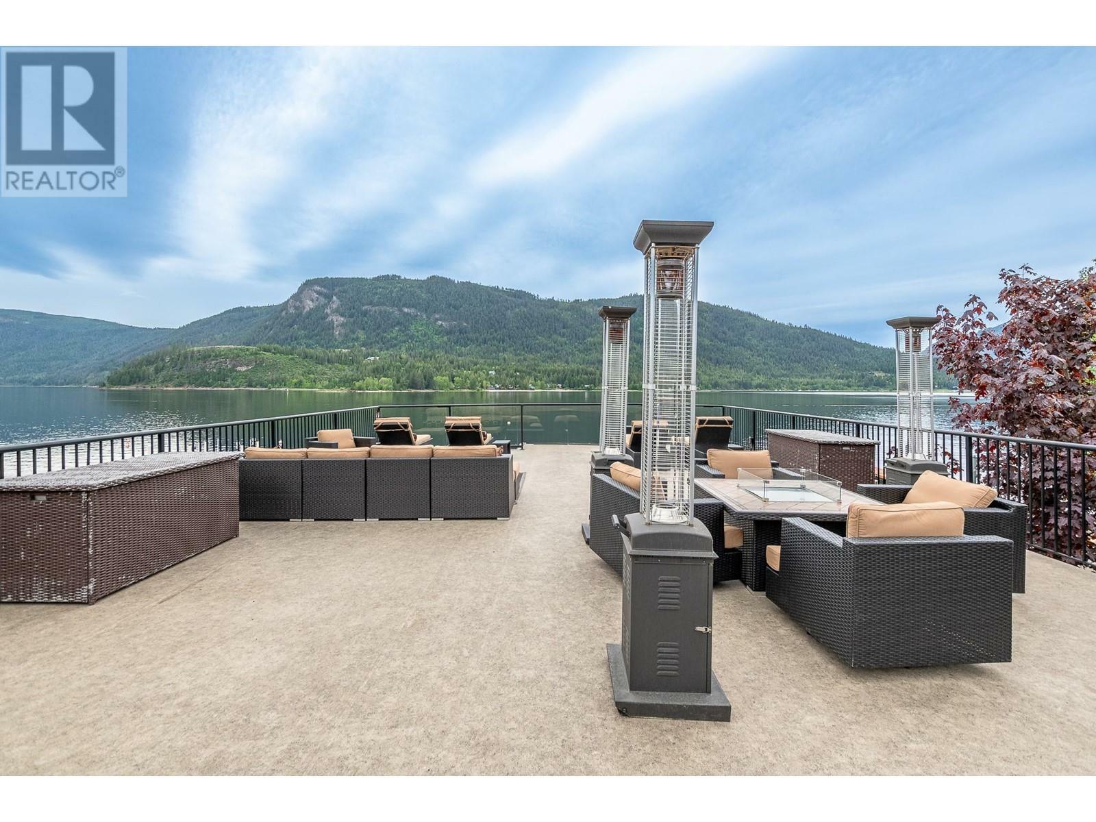 SICAMOUS, British Columbia, V0E 2V1, CA, 3 Bedrooms Bedrooms, ,3 BathroomsBathrooms,Residential,For Sale,1837122