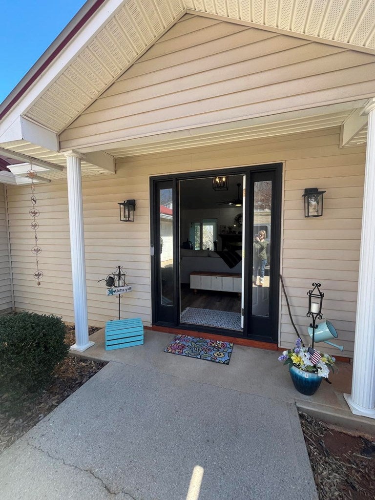 Hiawassee, Georgia, 30546, United States, 3 Bedrooms Bedrooms, ,2 BathroomsBathrooms,Residential,For Sale,1761717