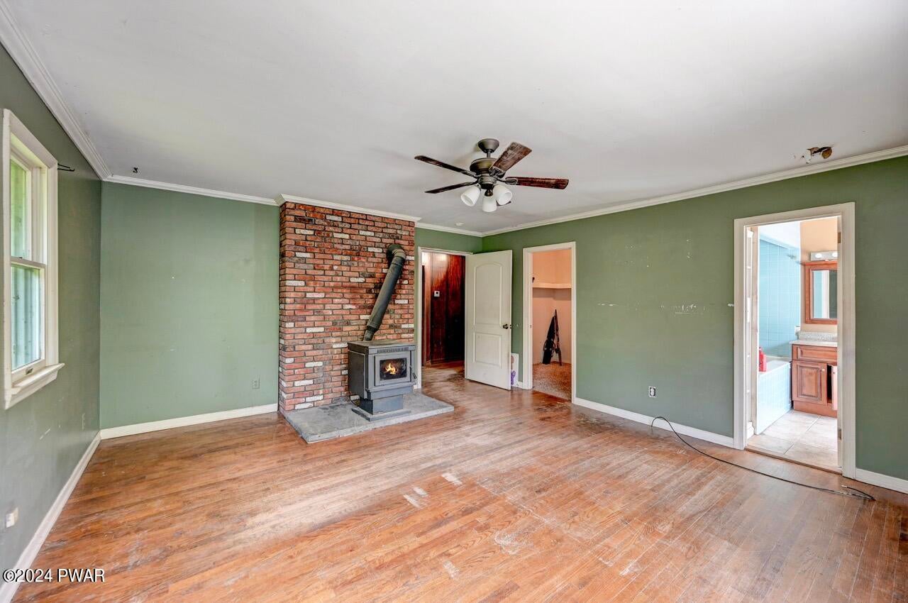 Hawley, Pennsylvania, 18428, United States, 5 Bedrooms Bedrooms, ,4 BathroomsBathrooms,Residential,For Sale,1979290