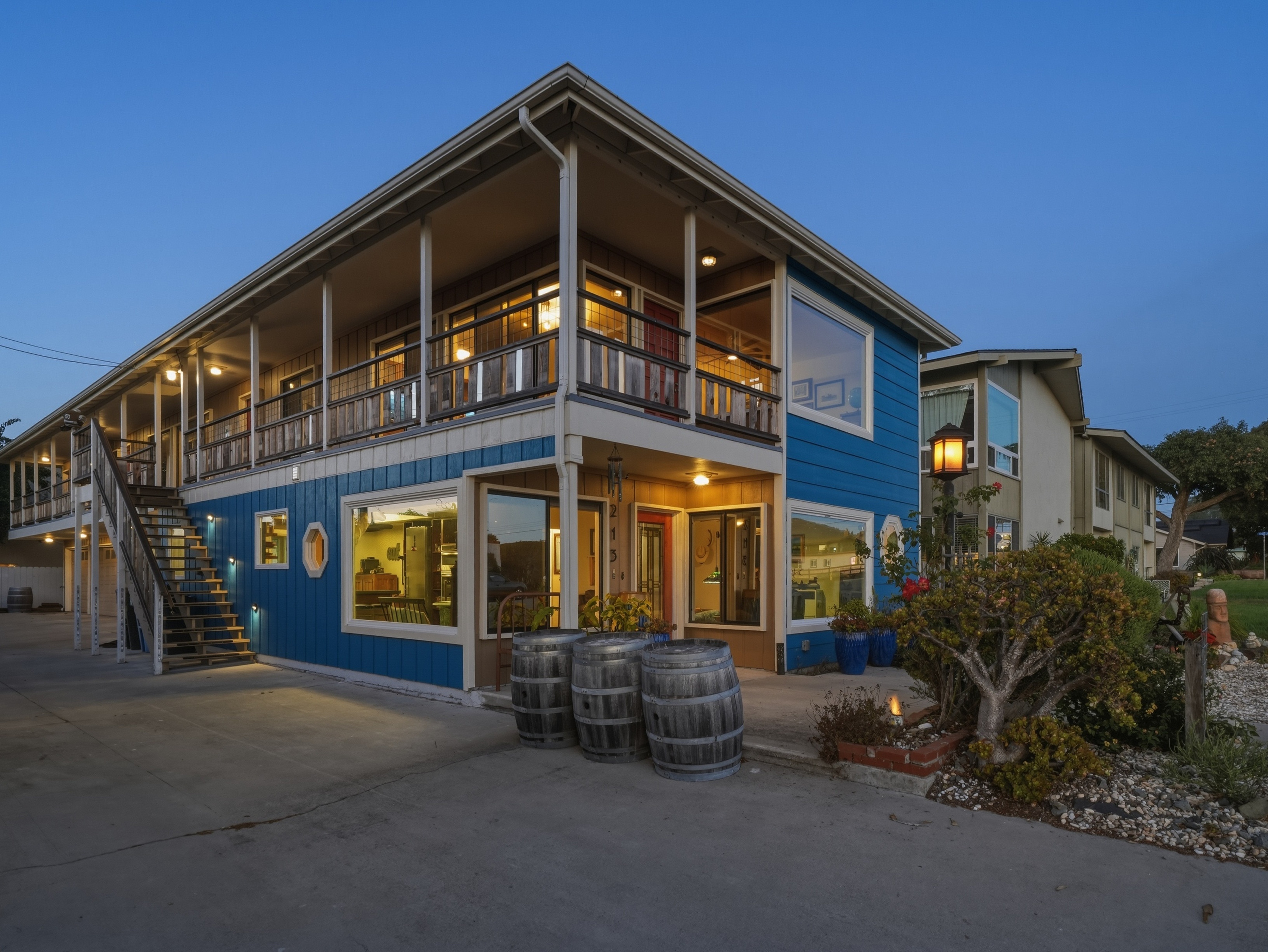  Boutique Coastal Multiplex with Ocean & Bay Views - 物件實景