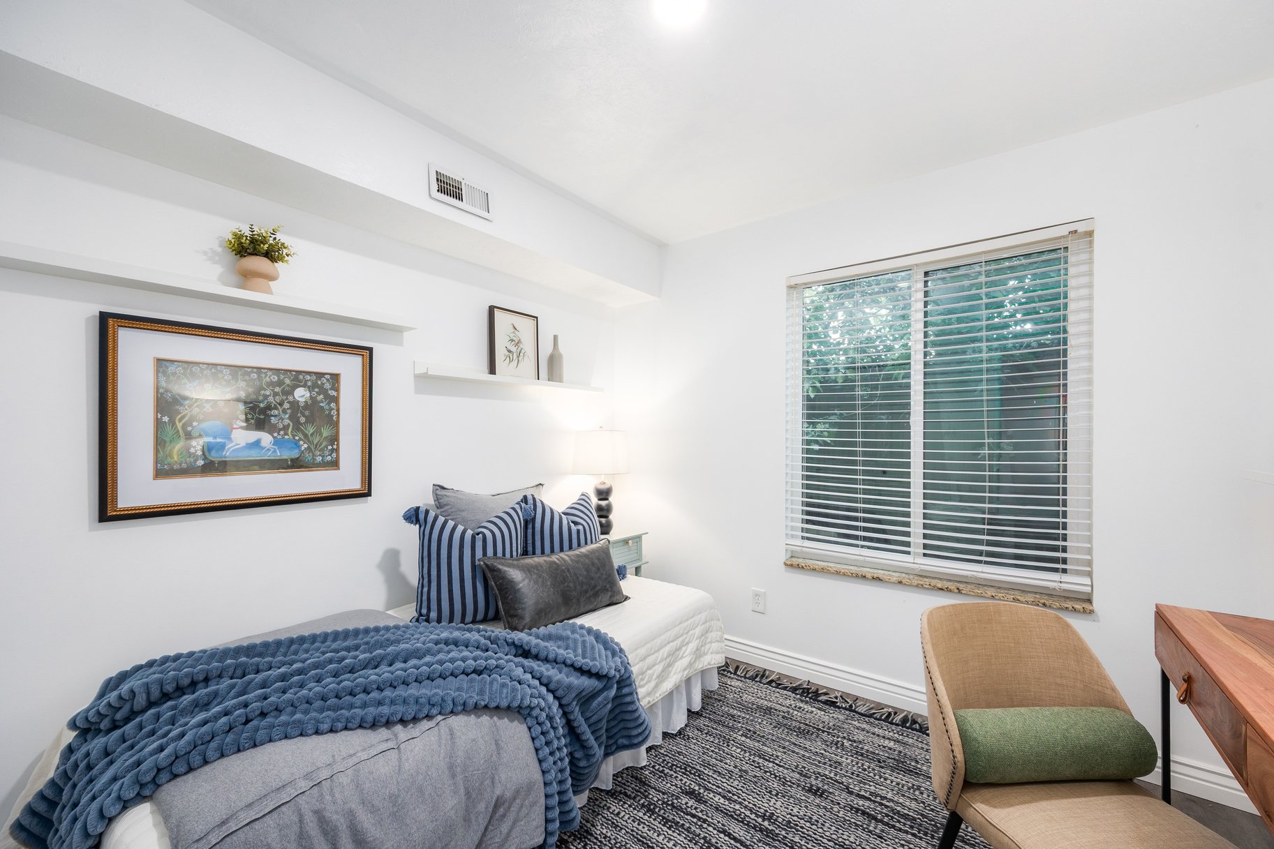  Darling Cozy Avenues Condo in Ideal Location - 物件實景