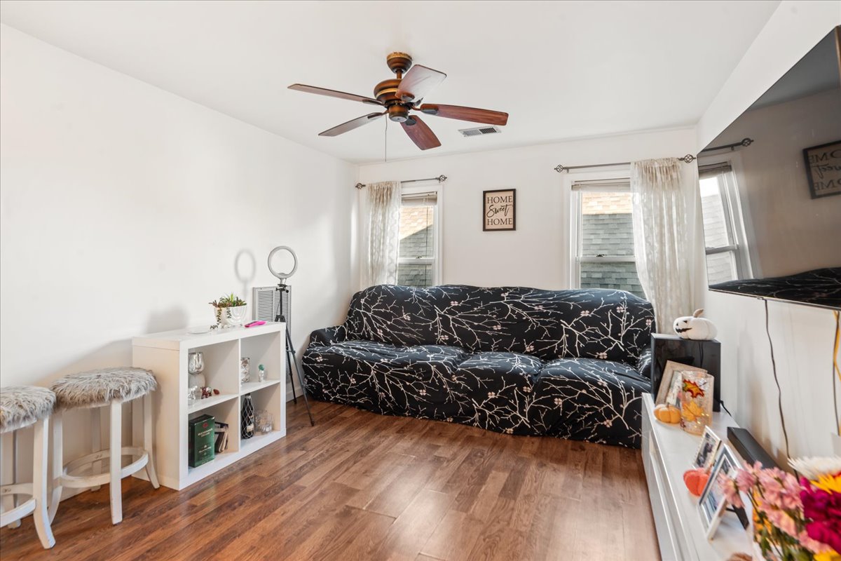 Bergen, Lodi Borough, New Jersey, 07644, United States, 6 Bedrooms Bedrooms, ,4 BathroomsBathrooms,Residential,For Sale,1977349