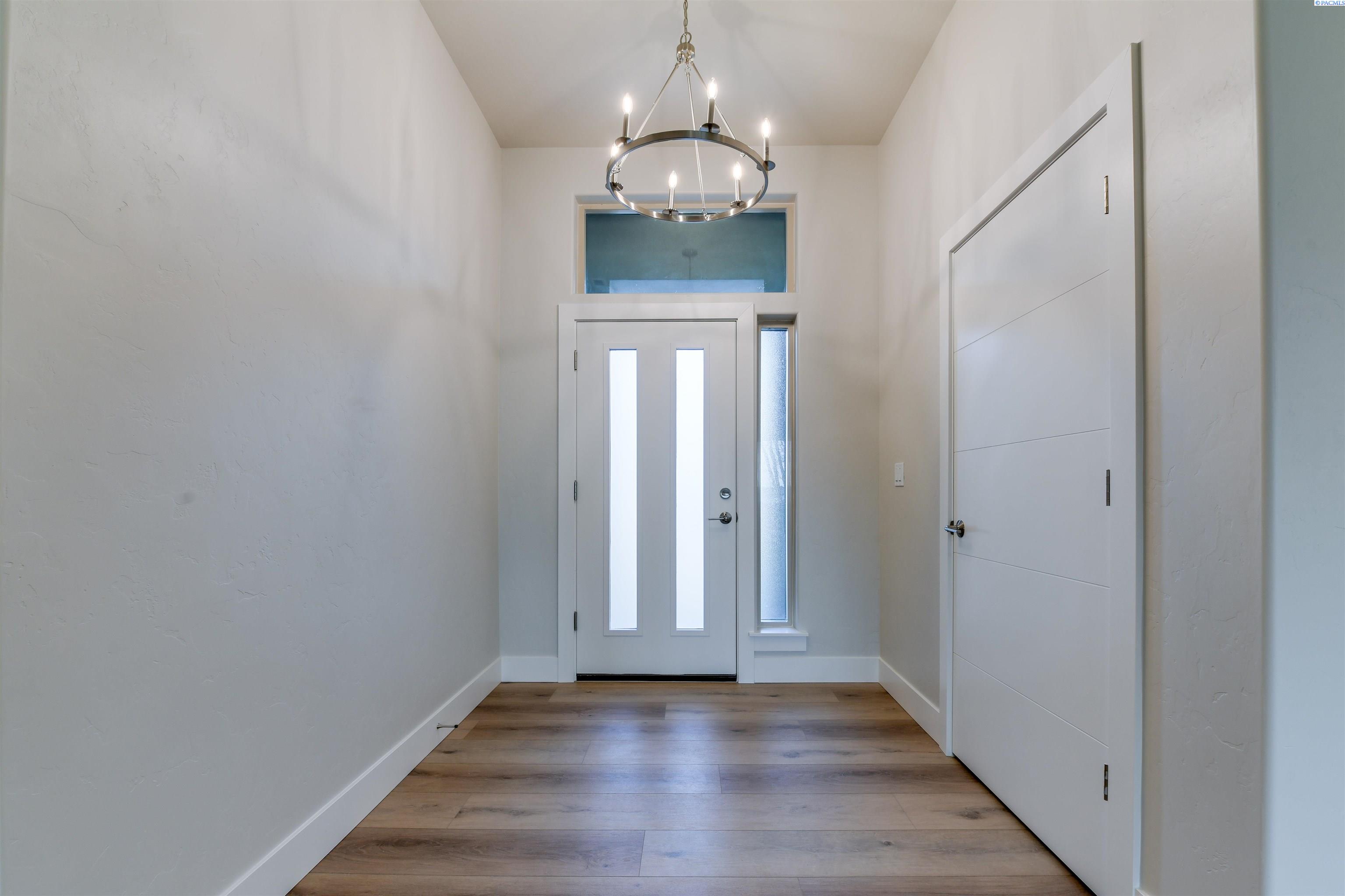 Richland, Washington, 99352, United States, 3 Bedrooms Bedrooms, ,2 BathroomsBathrooms,Residential,For Sale,1898380