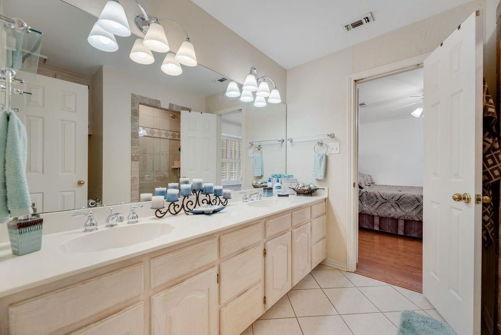 Grapevine, Texas, 76051, United States, 4 Bedrooms Bedrooms, ,3 BathroomsBathrooms,Residential,For Sale,2018283