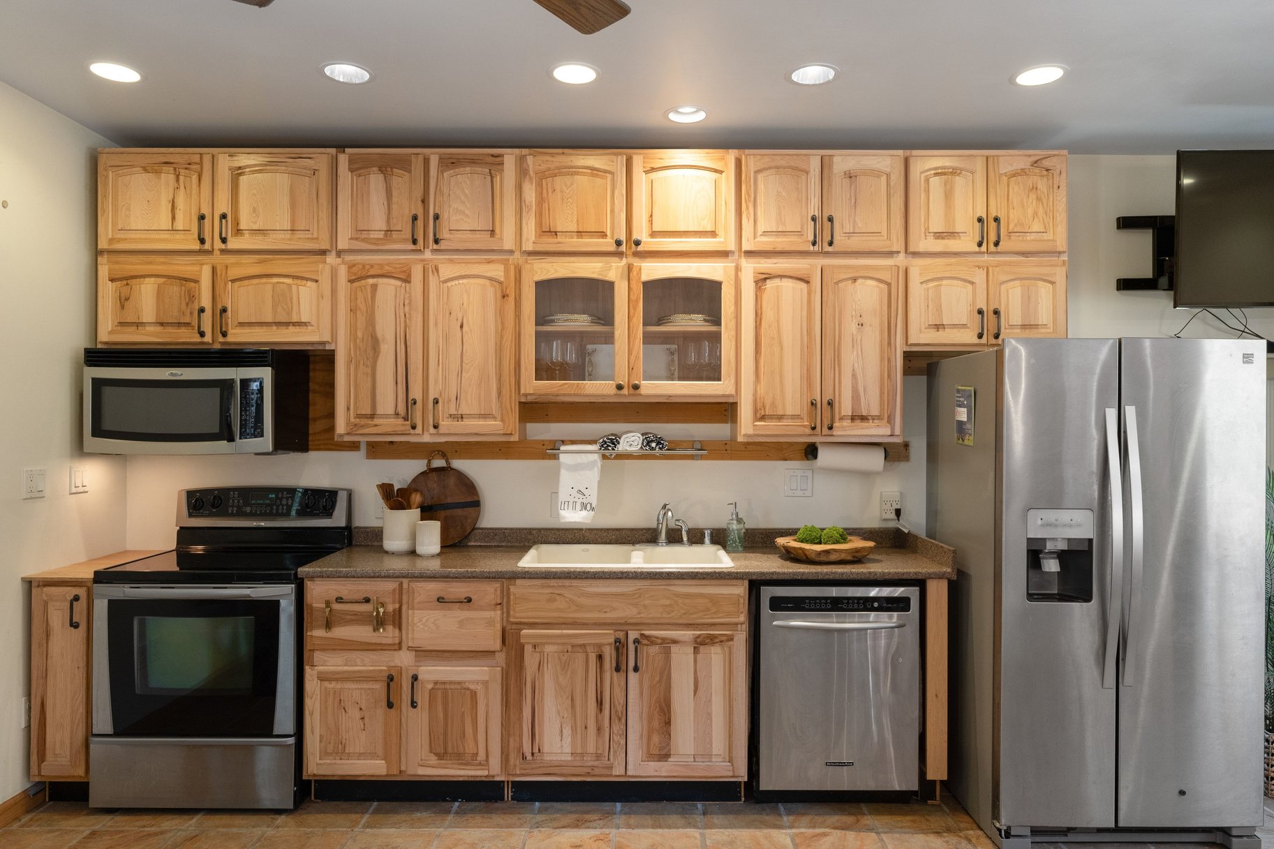  West Shore Gem - An Authentic Pineland Chalet with Detached Garage + Studio - 物件實景