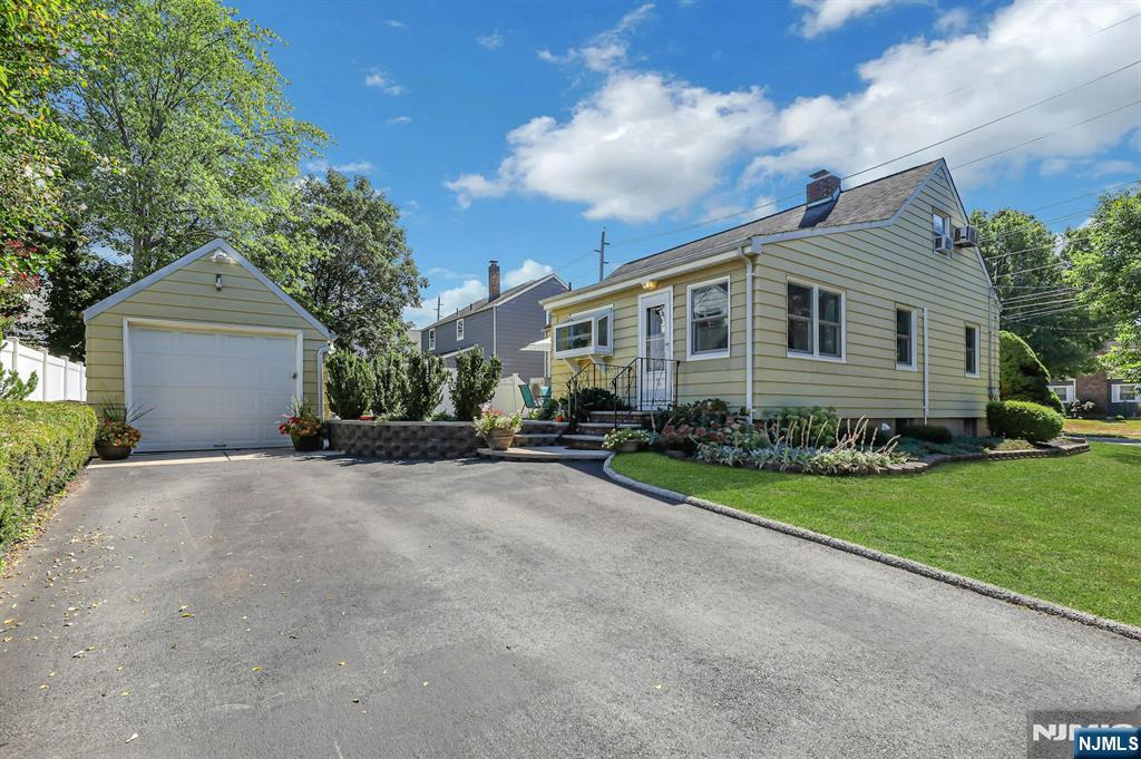 Fair Lawn, New Jersey, 07410, United States, 4 Bedrooms Bedrooms, ,2 BathroomsBathrooms,Residential,For Sale,1940655