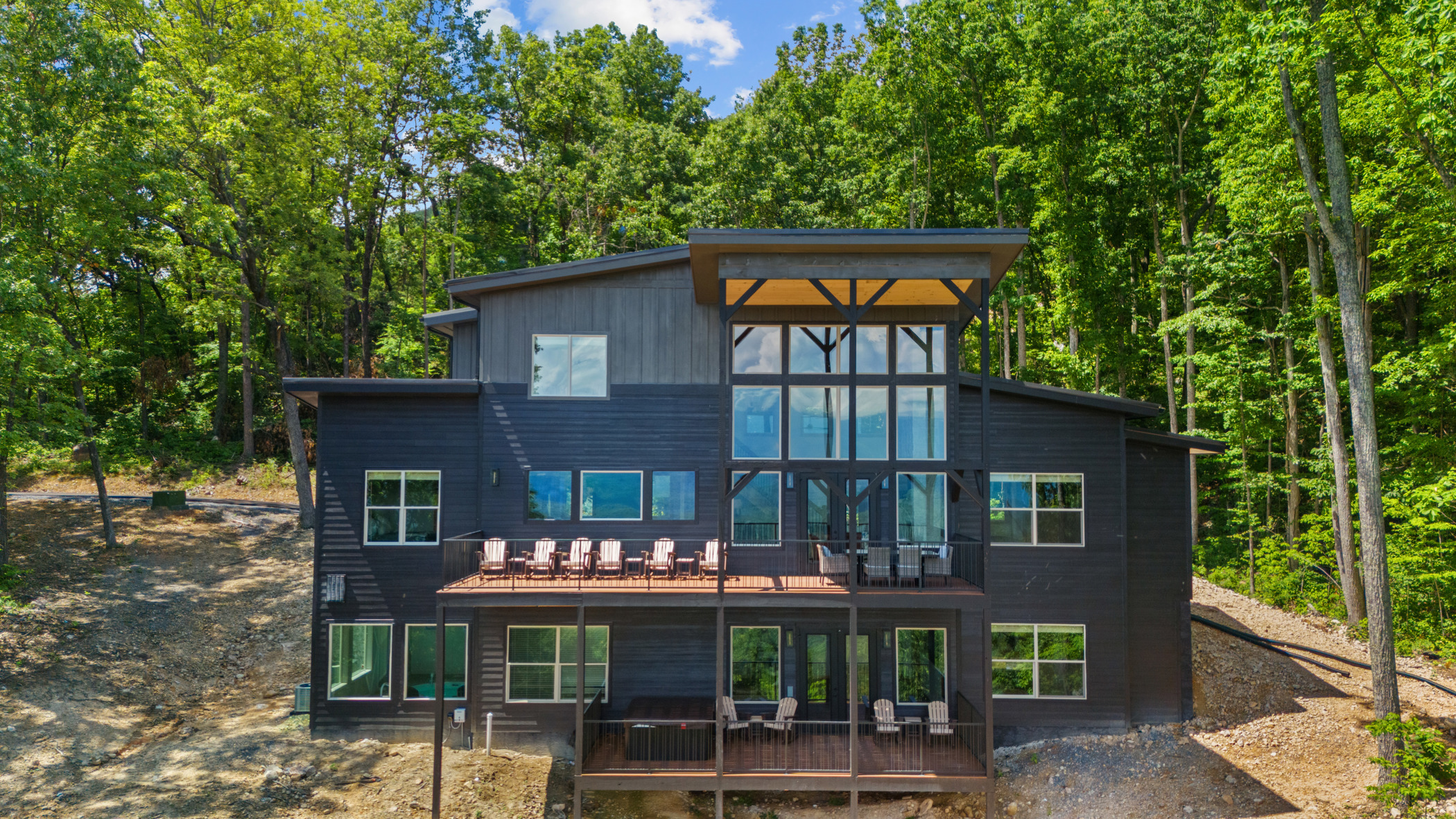 Sevierville, Tennessee, 37862, United States, 5 Bedrooms Bedrooms, ,6 BathroomsBathrooms,Residential,For Sale,1914652