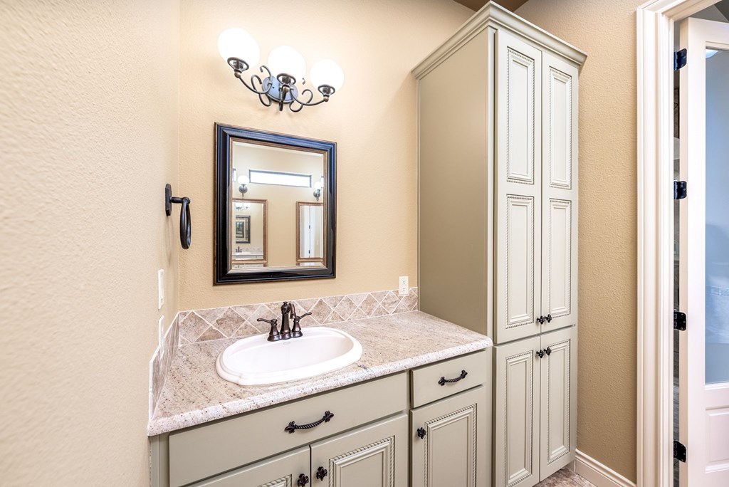 Kerrville, Texas, 78028, United States, 3 Bedrooms Bedrooms, ,3 BathroomsBathrooms,Residential,For Sale,2022585
