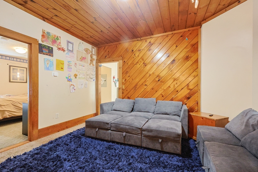 Lowell, Massachusetts, 01854, United States, 9 Bedrooms Bedrooms, ,3 BathroomsBathrooms,Residential,For Sale,1926214