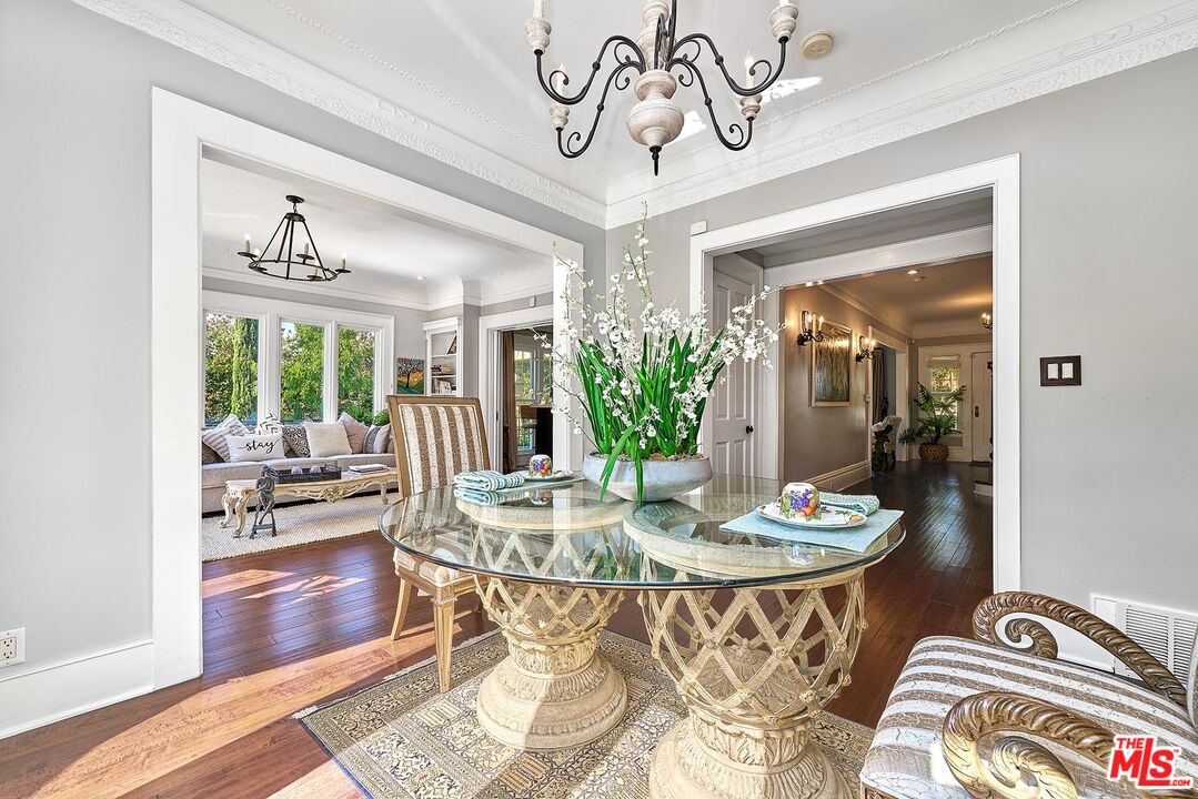 Los Angeles, California, 90005, United States, 5 Bedrooms Bedrooms, ,6 BathroomsBathrooms,Residential,For Sale,1907226
