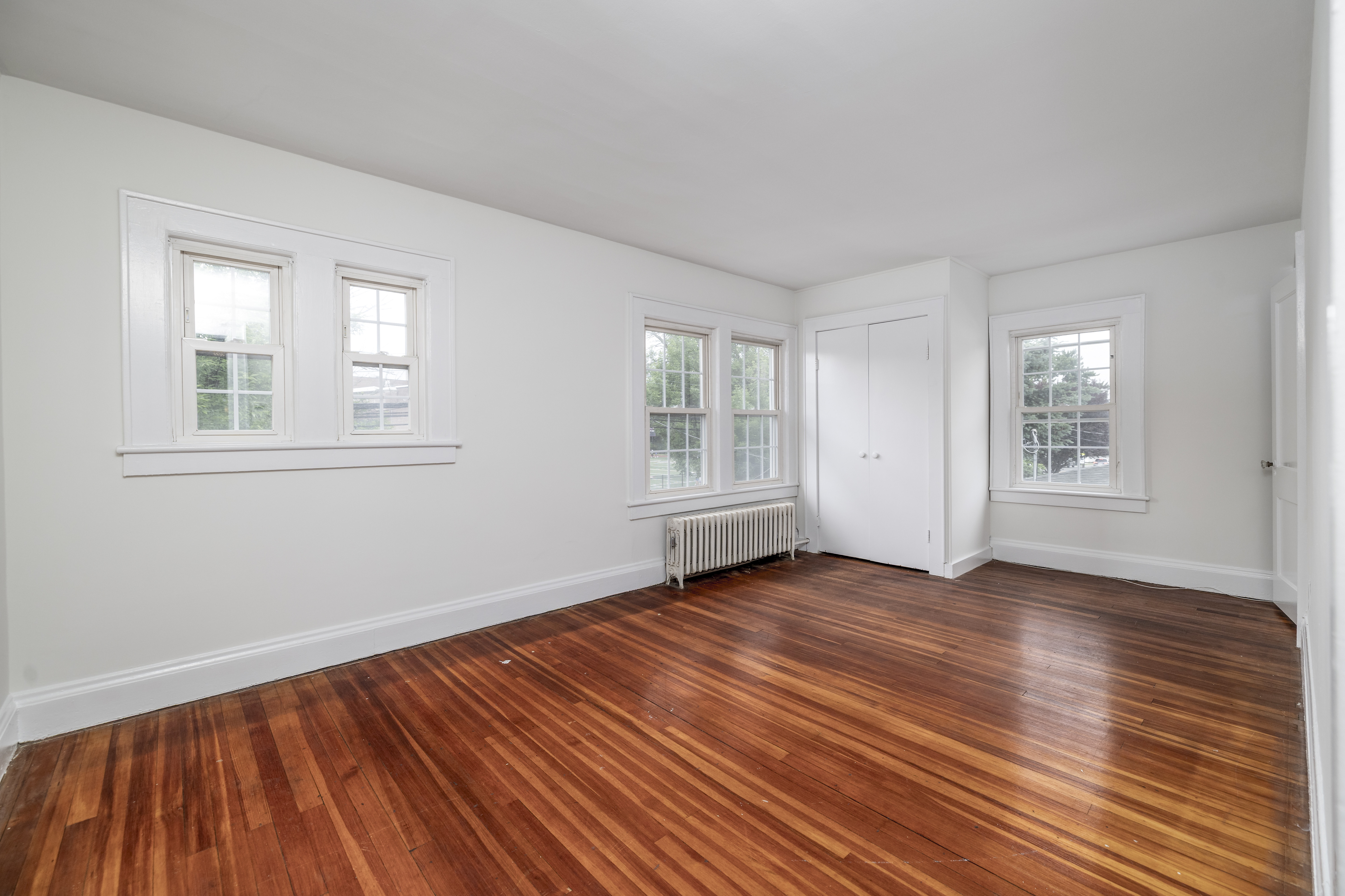  215 Lakeview Avenue, Rockville Centre, NY, 11570 - 物件實景