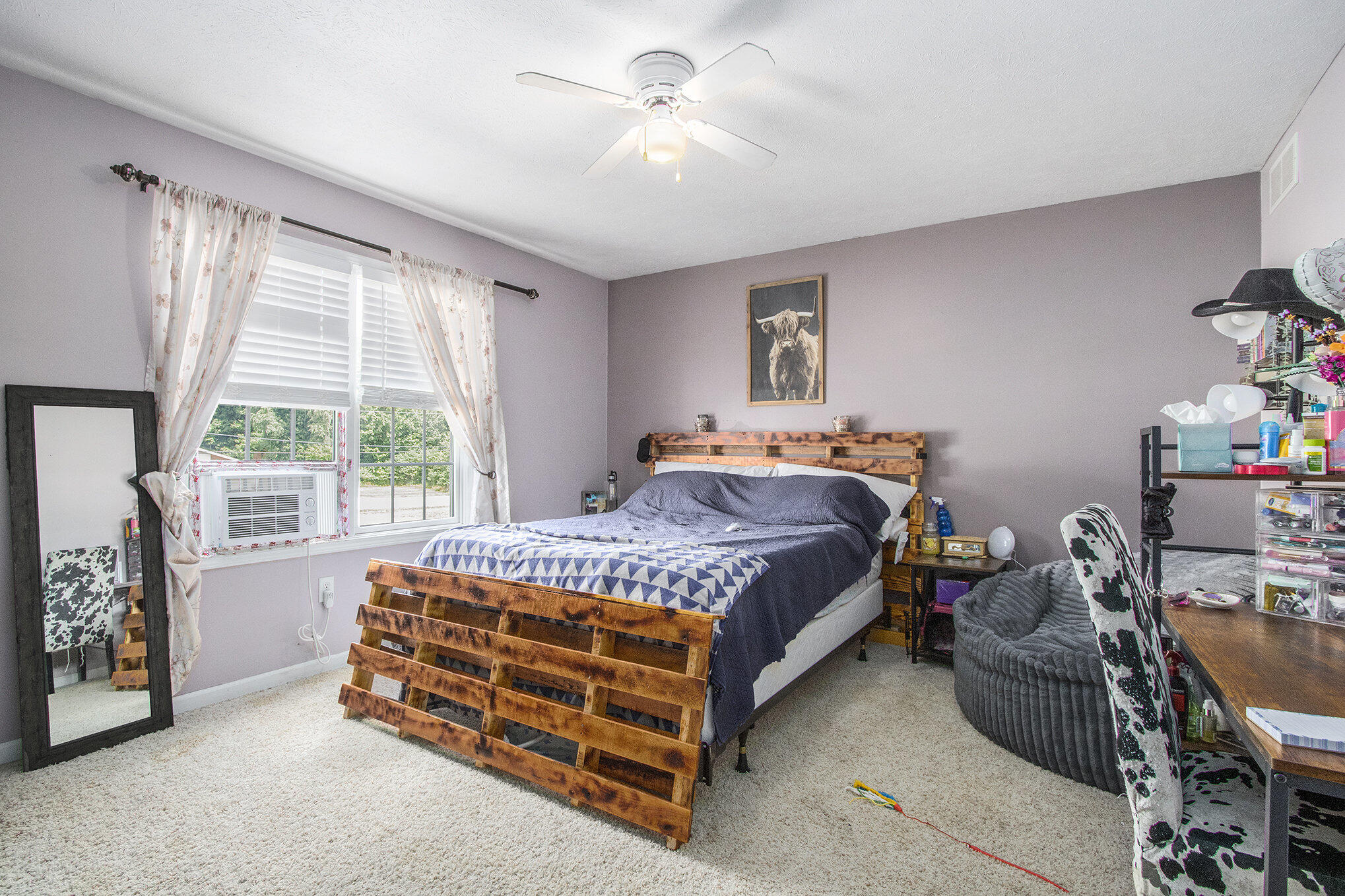 Edwardsburg, Michigan, 49112, United States, 6 Bedrooms Bedrooms, ,4 BathroomsBathrooms,Residential,For Sale,1940260