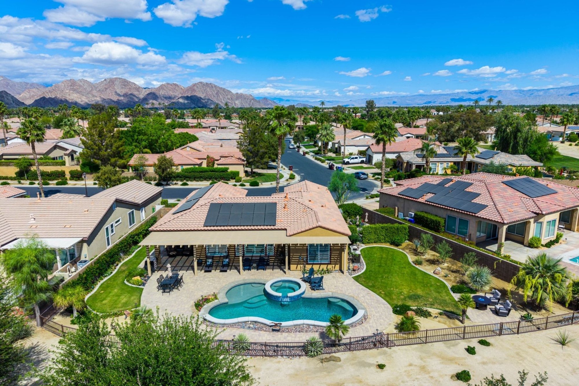  Sunshine, Fairways, Pool, and Mountain Views - 物件實景