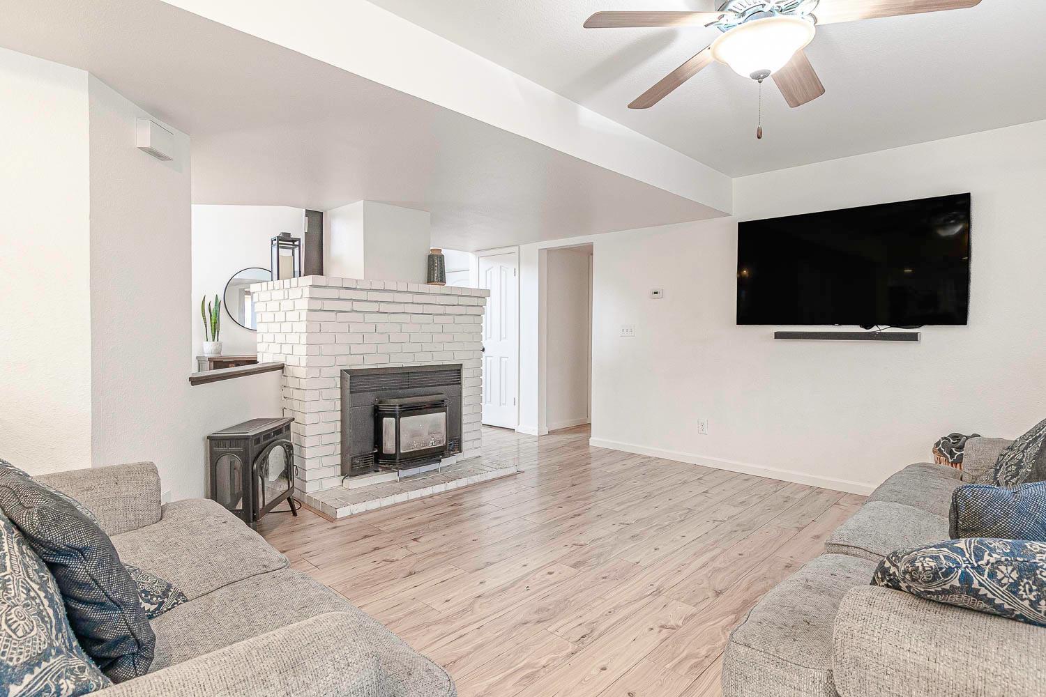 Oakdale, California, 95361, United States, 3 Bedrooms Bedrooms, ,3 BathroomsBathrooms,Residential,For Sale,1998685