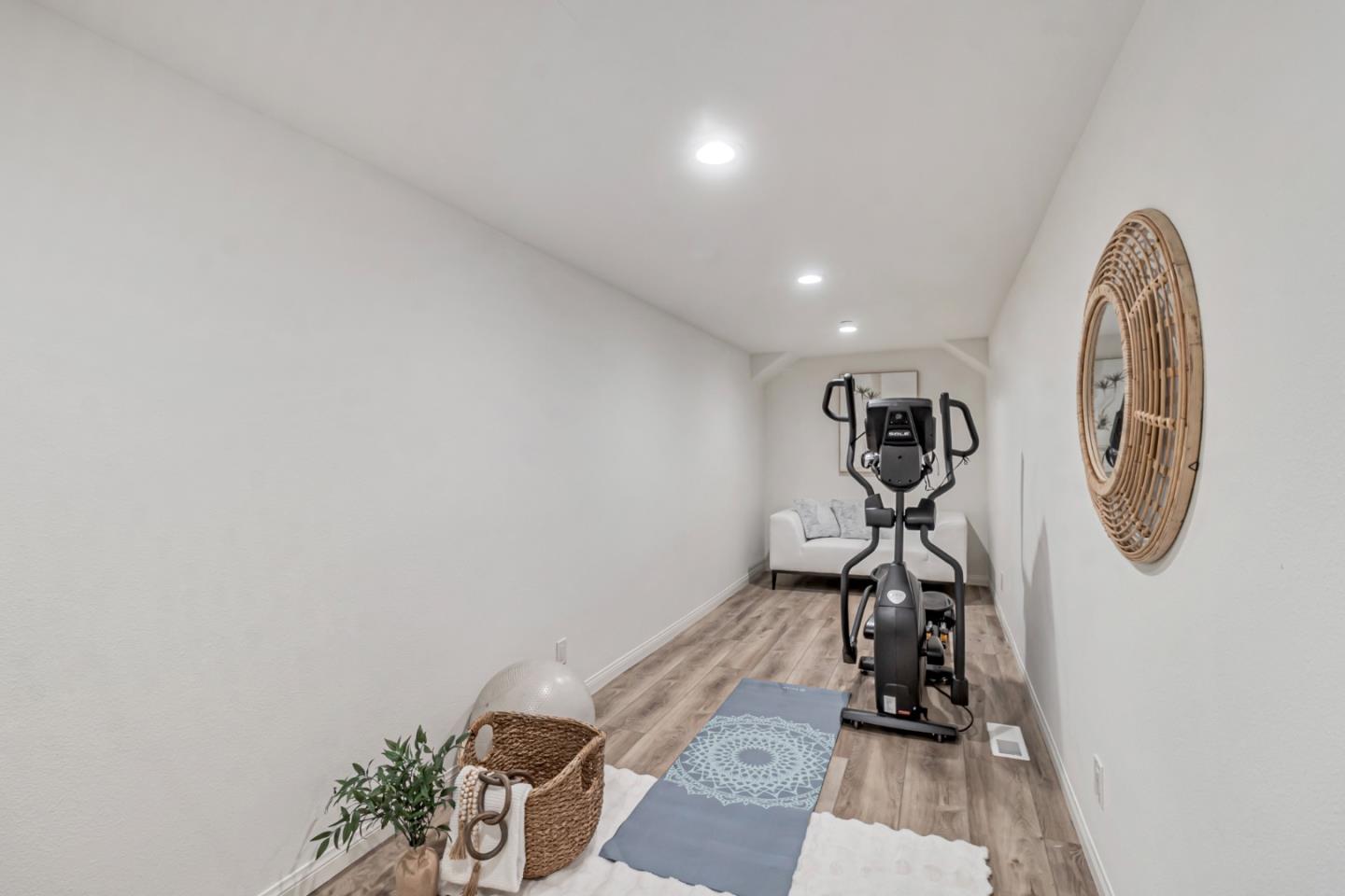 San Carlos, California, 94070, United States, 5 Bedrooms Bedrooms, ,5 BathroomsBathrooms,Residential,For Sale,1700172