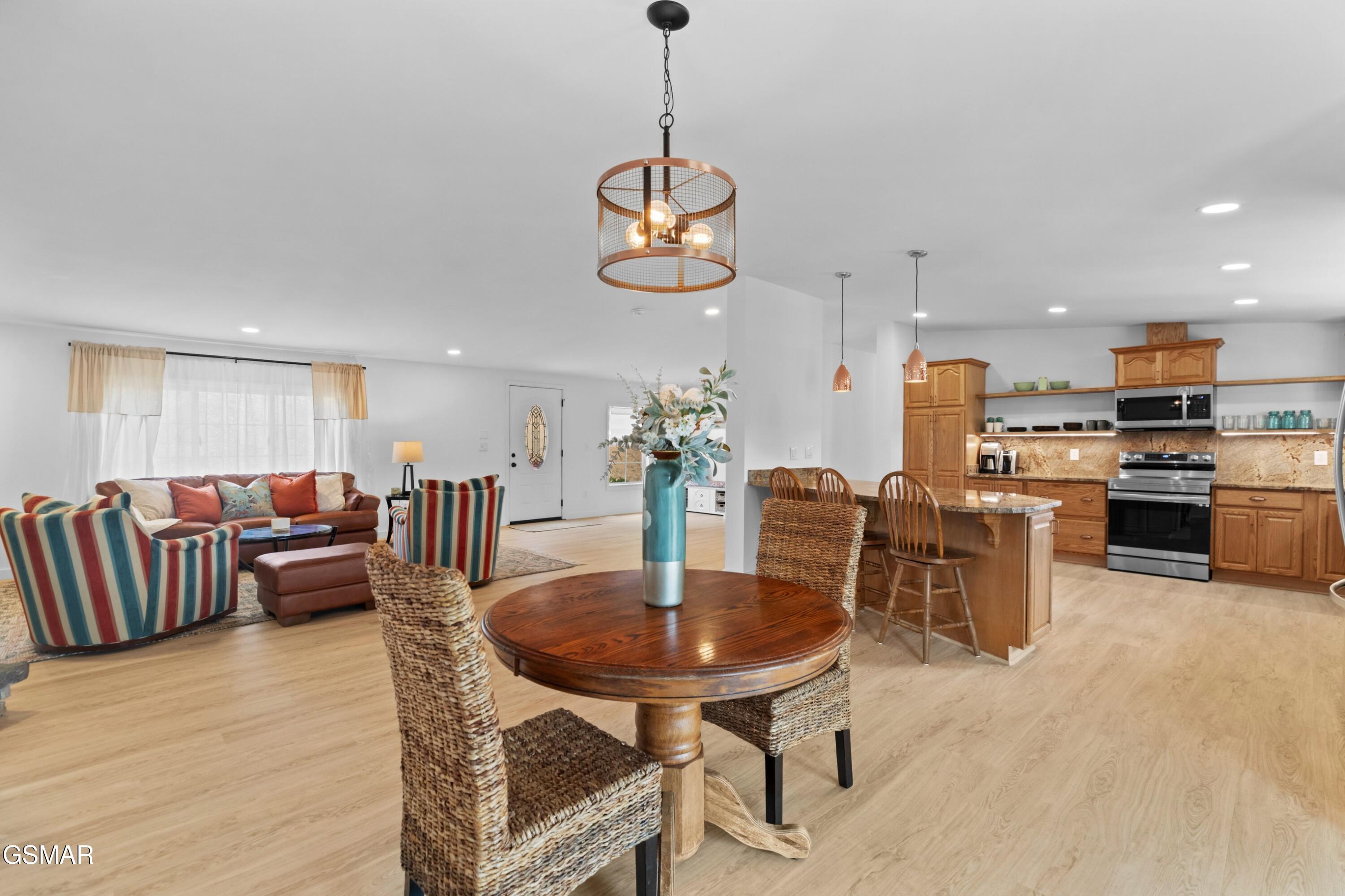 Dandridge, Tennessee, 37725, United States, 3 Bedrooms Bedrooms, ,2 BathroomsBathrooms,Residential,For Sale,1982636