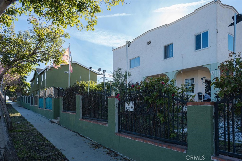 Los Angeles, California, 90061, United States, 14 Bedrooms Bedrooms, ,8 BathroomsBathrooms,Residential,For Sale,1855193