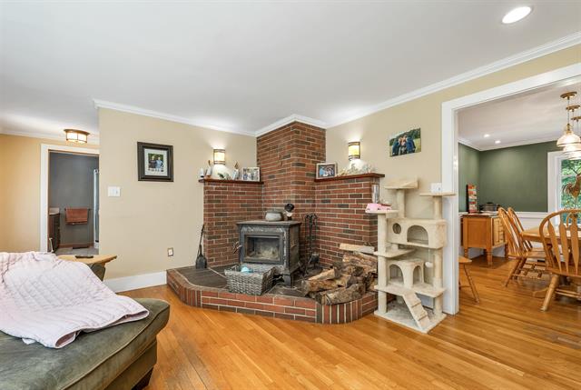 Deerfield, New Hampshire, 03037, United States, 4 Bedrooms Bedrooms, ,1 BathroomBathrooms,Residential,For Sale,1902997