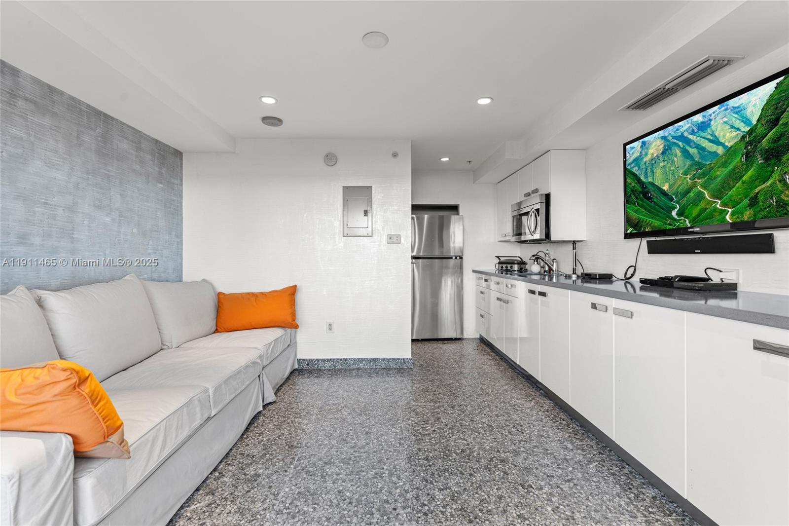 Sunny Isles Beach, Florida, 33160, United States, 3 Bedrooms Bedrooms, ,4 BathroomsBathrooms,Residential,For Sale,1991533