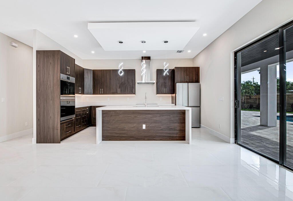 Palm Springs, Florida, 33461, United States, 4 Bedrooms Bedrooms, ,5 BathroomsBathrooms,Residential,For Sale,1835597
