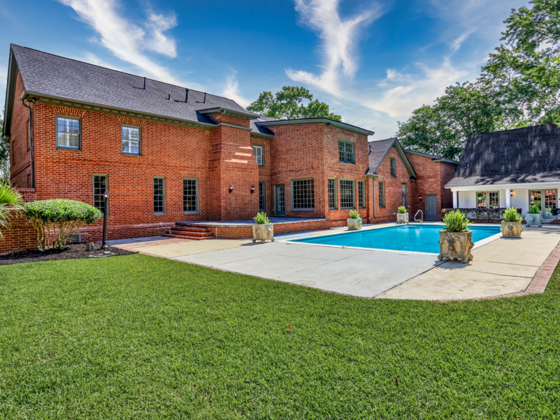  Grand Colonial Estate is Rare Find in the Heart of Midtown - 物件實景