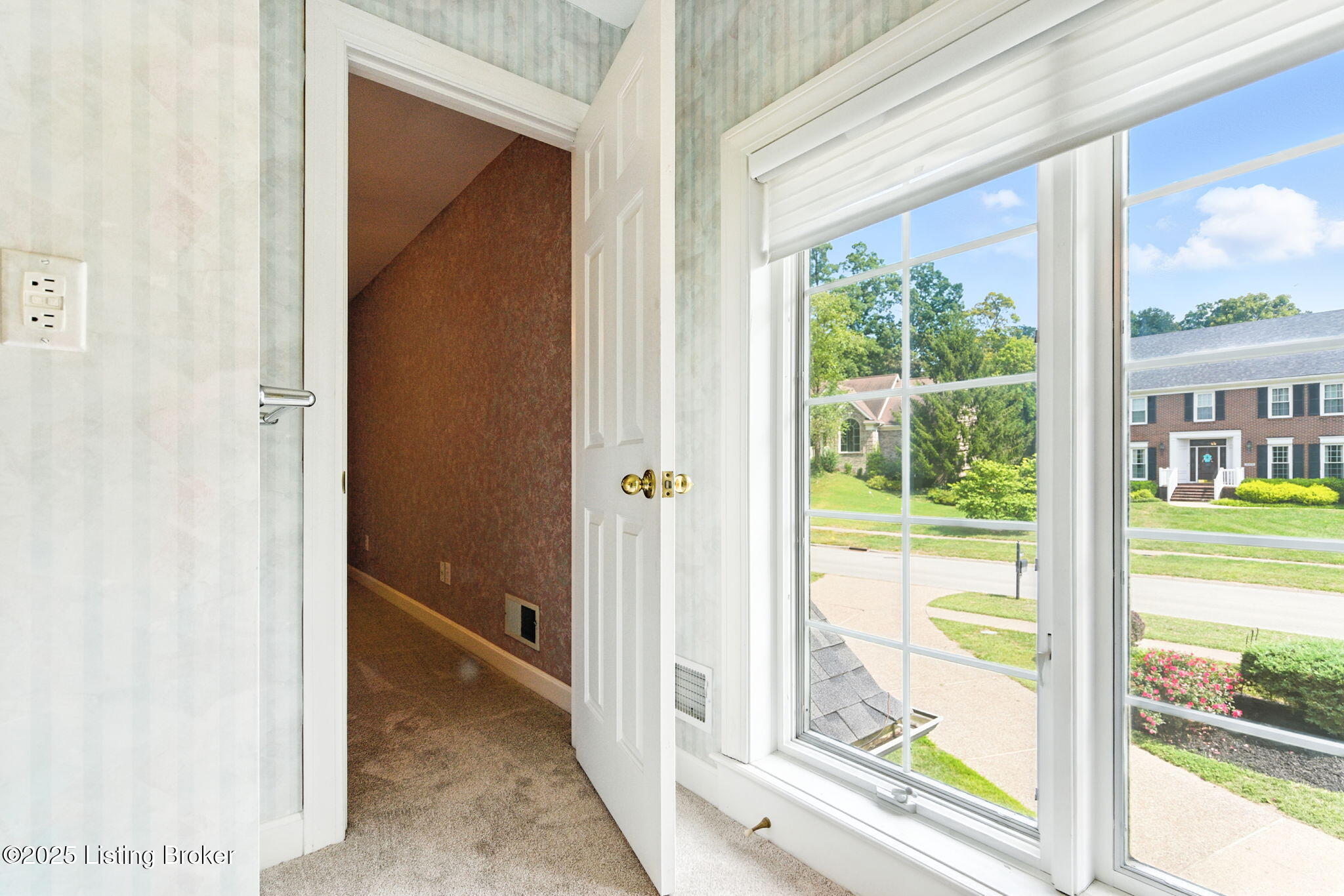 Prospect, Kentucky, 40059, United States, 4 Bedrooms Bedrooms, ,4 BathroomsBathrooms,Residential,For Sale,1941807