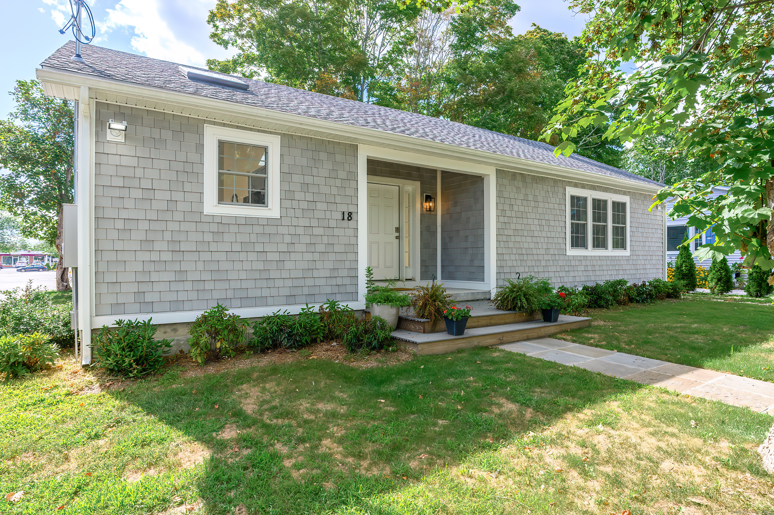 East Lyme, Connecticut, 06357, United States, 2 Bedrooms Bedrooms, ,3 BathroomsBathrooms,Residential,For Sale,1933174