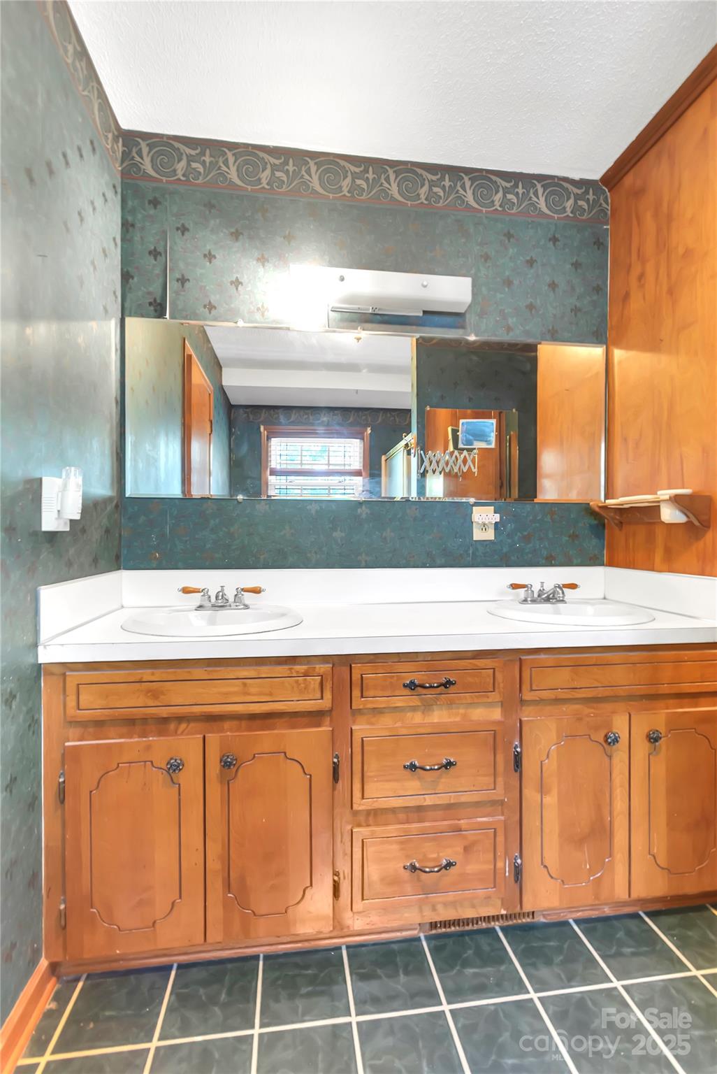 Kings Mountain, North Carolina, 28086, United States, 3 Bedrooms Bedrooms, ,3 BathroomsBathrooms,Residential,For Sale,1941598