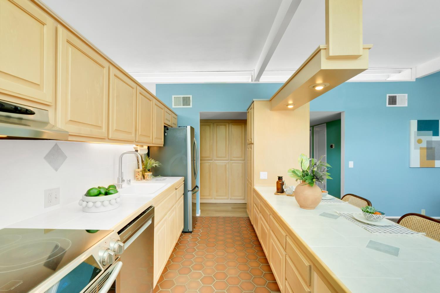 Citrus Heights, California, 95610, United States, 4 Bedrooms Bedrooms, ,2 BathroomsBathrooms,Residential,For Sale,1940276