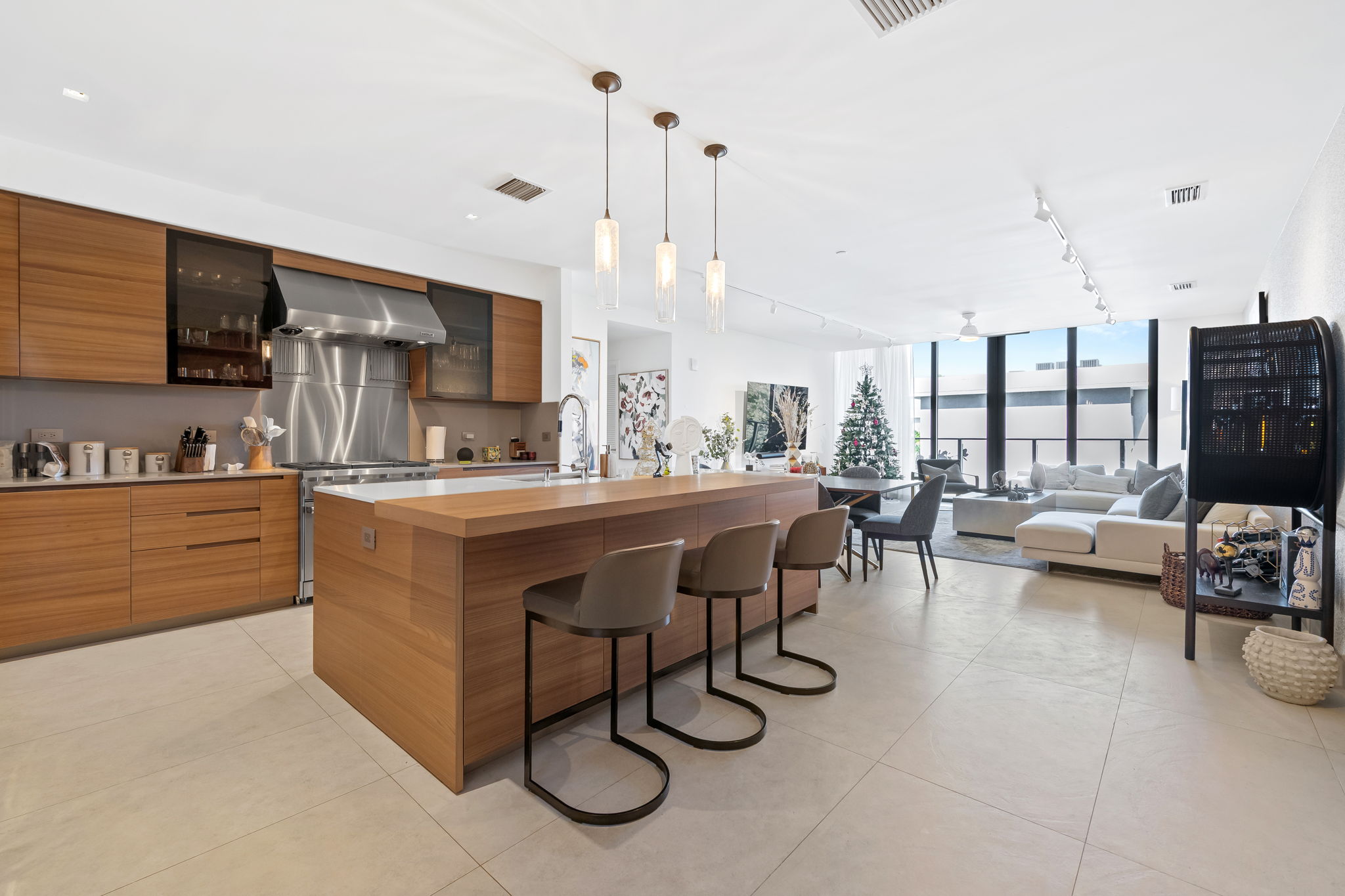  3581 E Glencoe Street, Miami, FL, 33133 - 物件實景