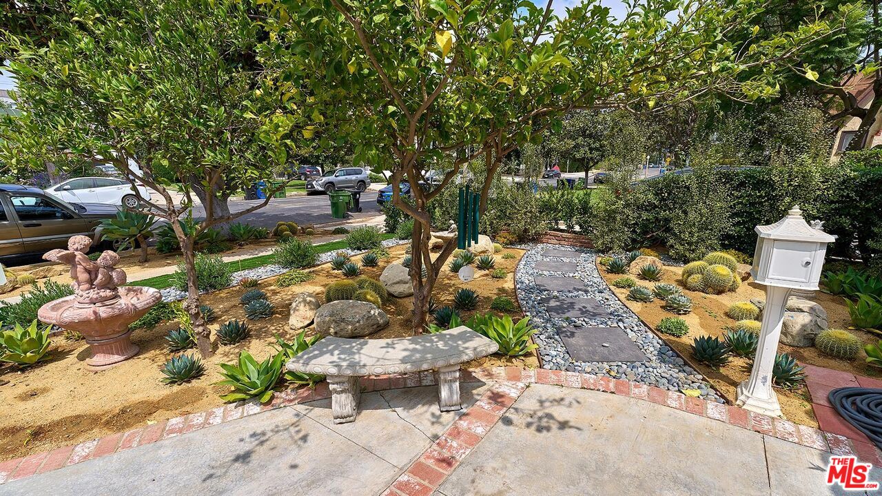 Los Angeles, California, 90004, United States, 4 Bedrooms Bedrooms, ,3 BathroomsBathrooms,Residential,For Sale,1876401