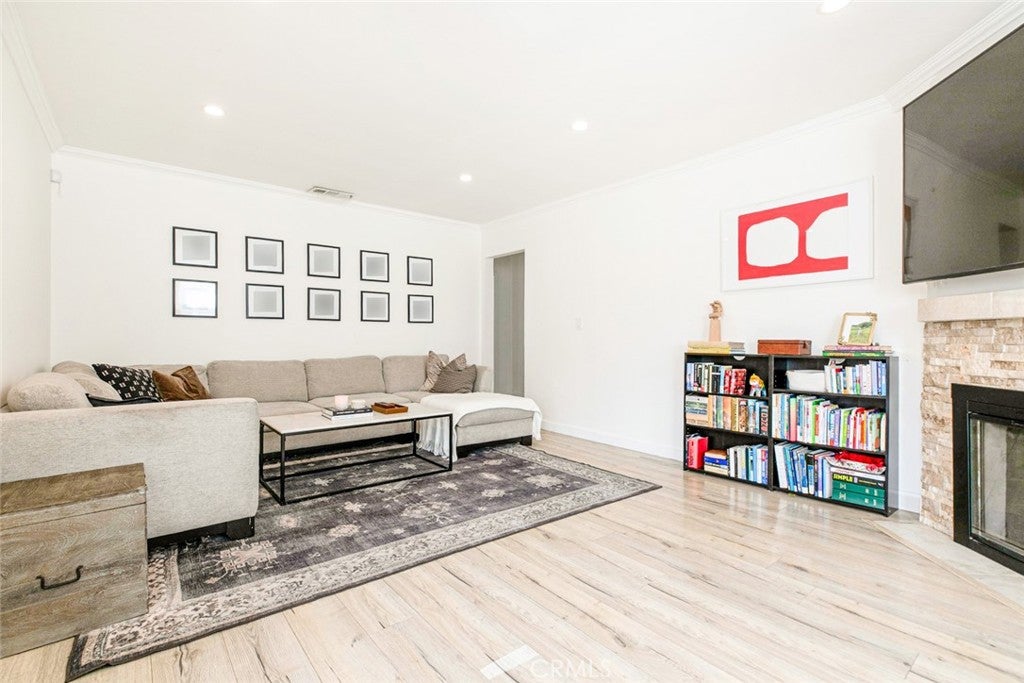 Van Nuys, California, 91402, United States, 3 Bedrooms Bedrooms, ,1 BathroomBathrooms,Residential,For Sale,1949812