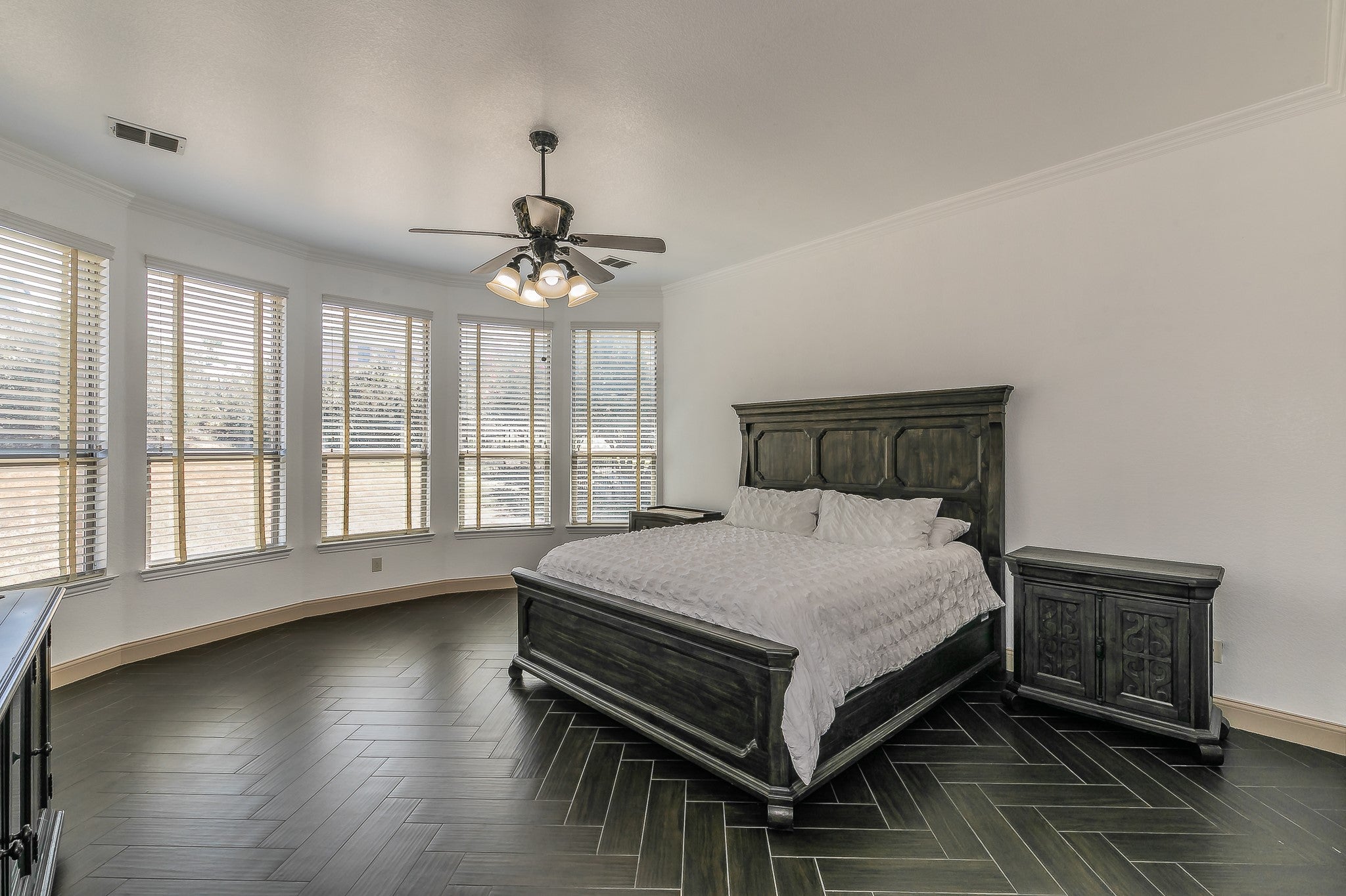 Fort Worth, Texas, 76179, United States, 5 Bedrooms Bedrooms, ,3 BathroomsBathrooms,Residential,For Sale,1980950